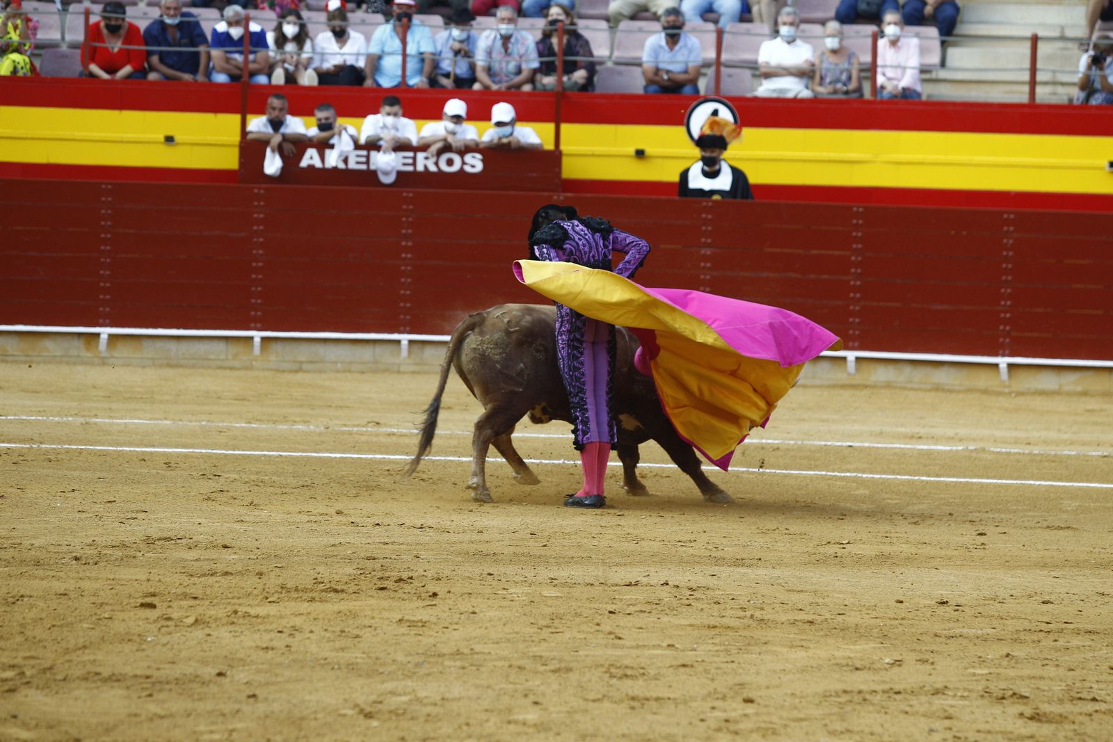 Fotogalería corrida de toros. Cayetano Rivera, Paco Ureña y Roca Rey. Roquetas de Mar.