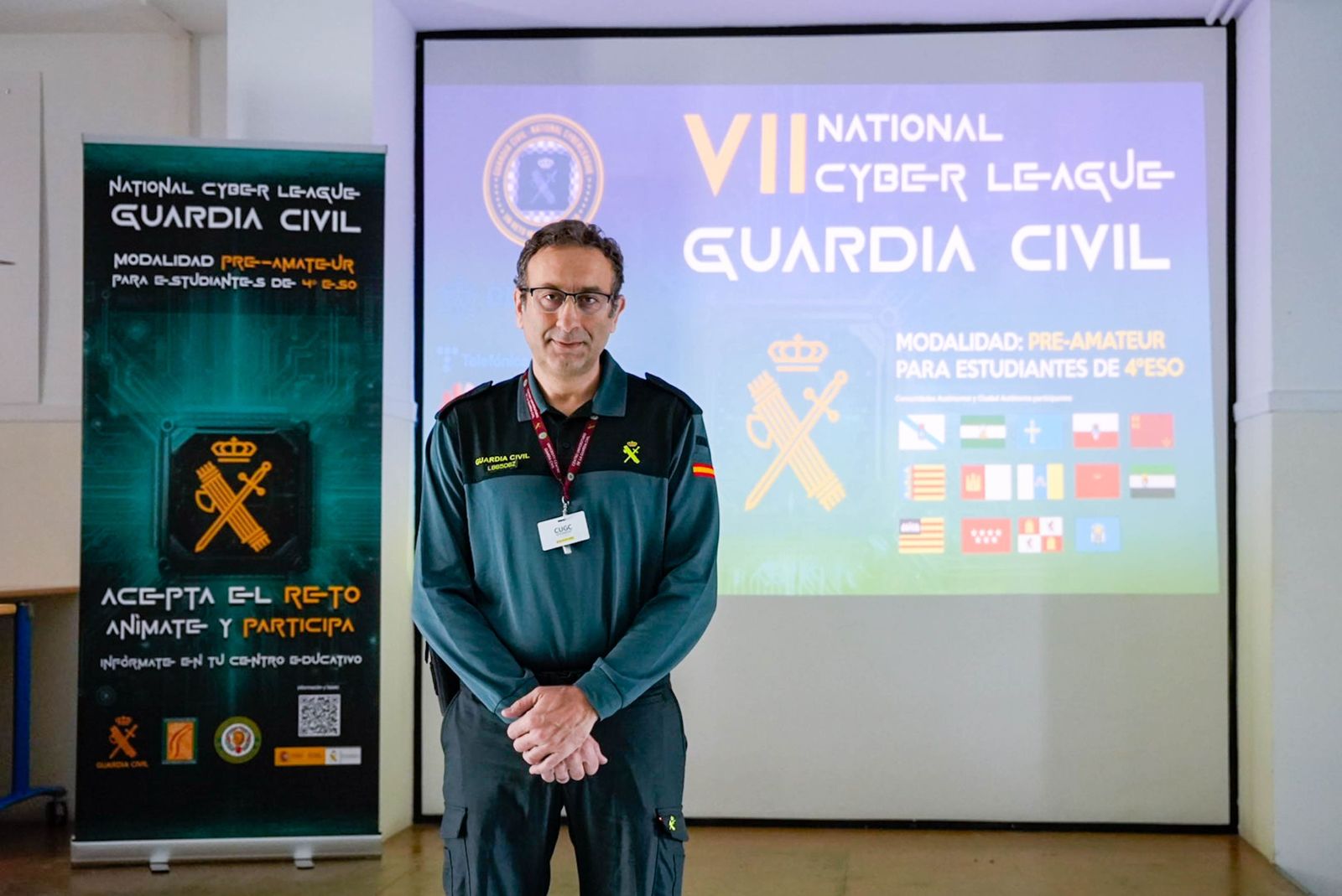 Las imágenes de la Ciberliga de la Guardia Civil en el IES Albaida