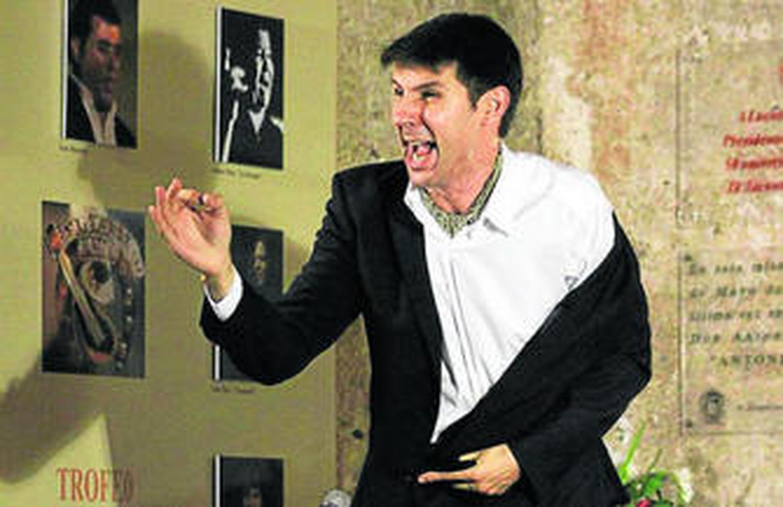 El cantaor de Algeciras, actuando en Almería.