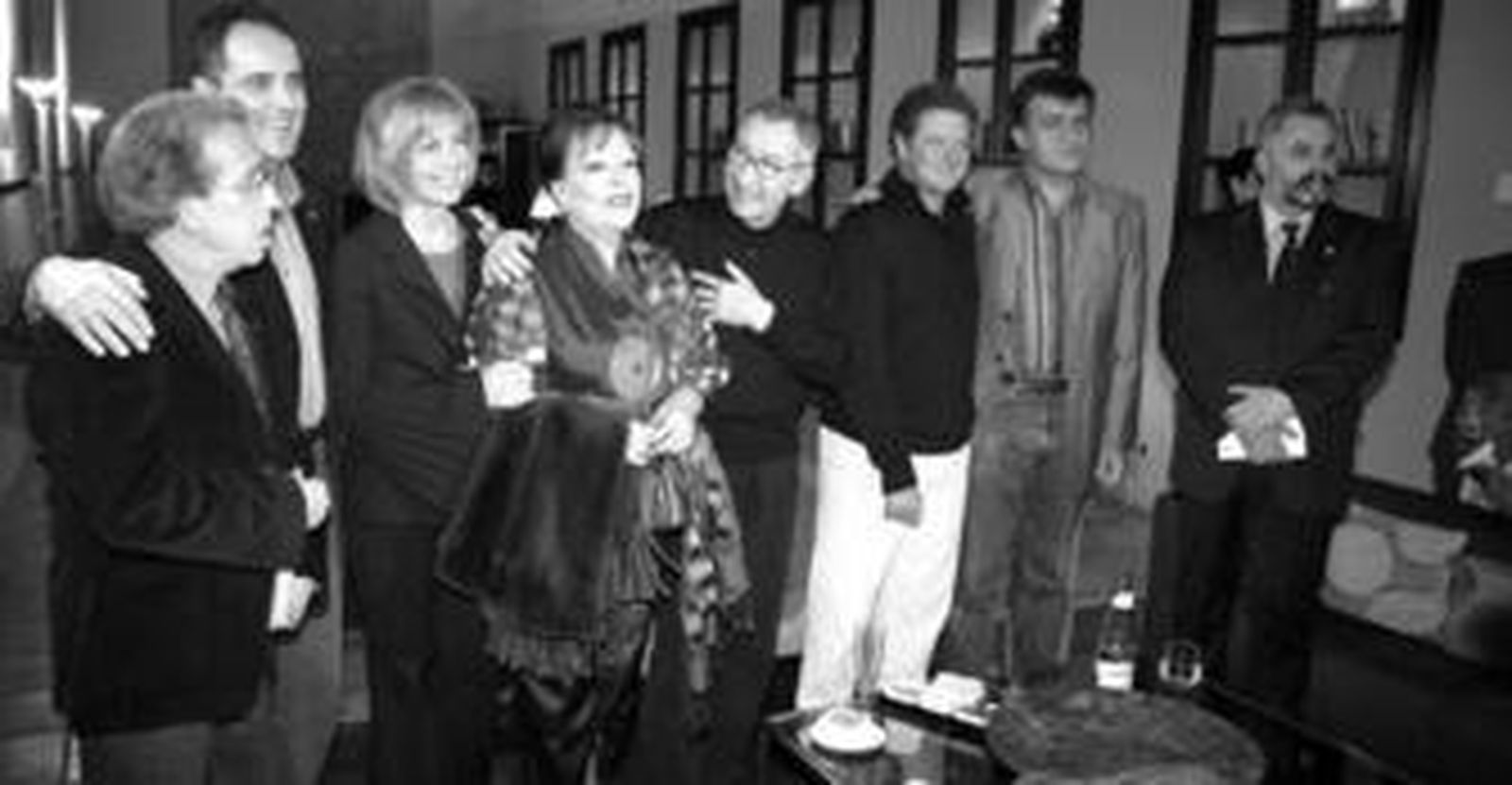 De izquierda a derecha, Paco Espínola, José Antonio Lorente, María José López, Massiel, José Sacristán, Juan Luis Cano, el Gran Wyoming y Jesús García Calderón.