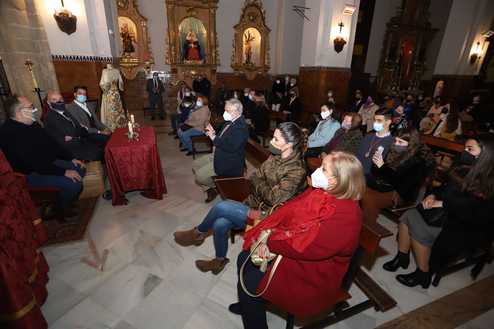 Bendecida la nueva corona de Nuestra Señora de los Ángeles