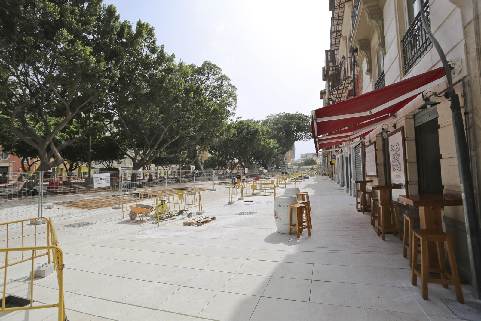 Fotos de la obra a contrarreloj en la Alameda Principal de Málaga