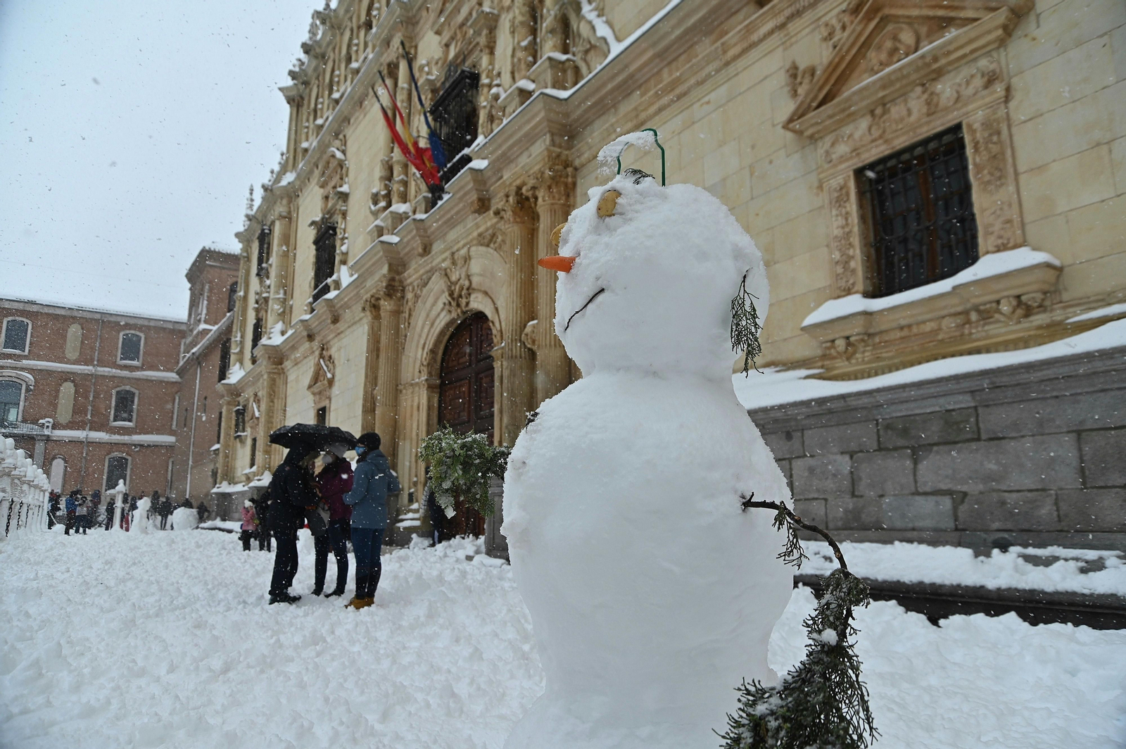 El segundo día del temporal 'Filomena' en imágenes: más nieve y caos