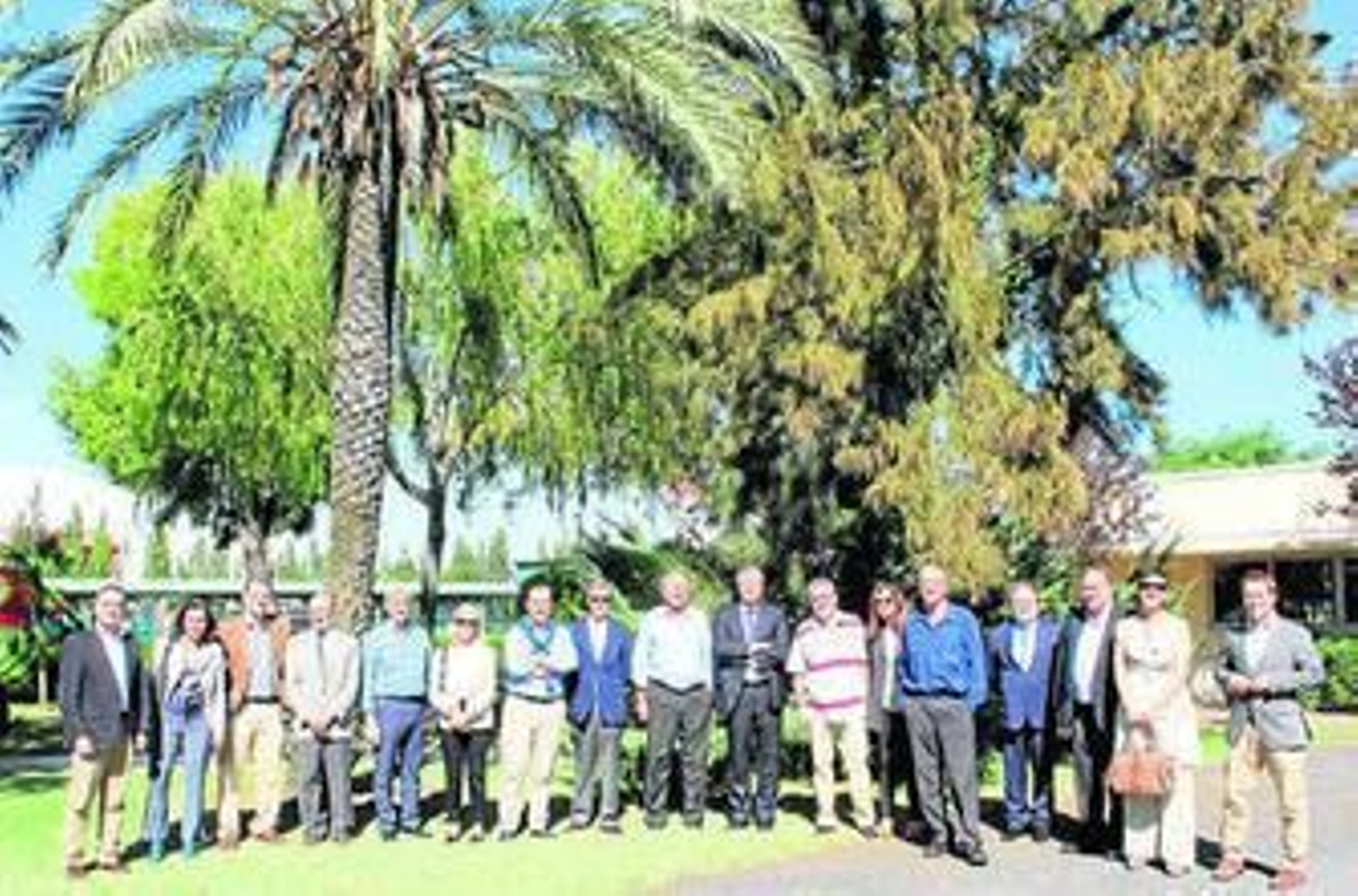 La delegación de Cores, ayer, en las instalaciones de Cepsa.