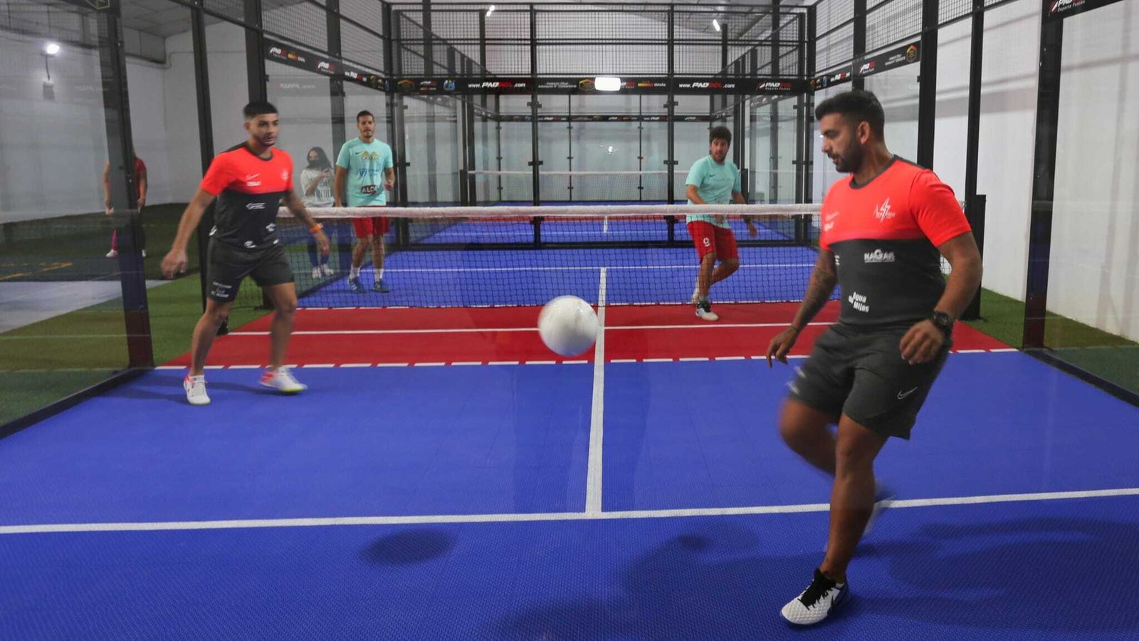 La exhibición de padbol en las nuevas pistas de El Puerto.