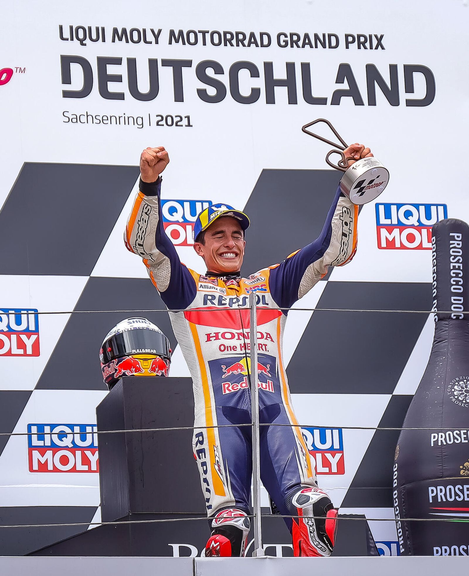 Marc Márquez celebra su triunfo en el GP de Alemania el pasado año.