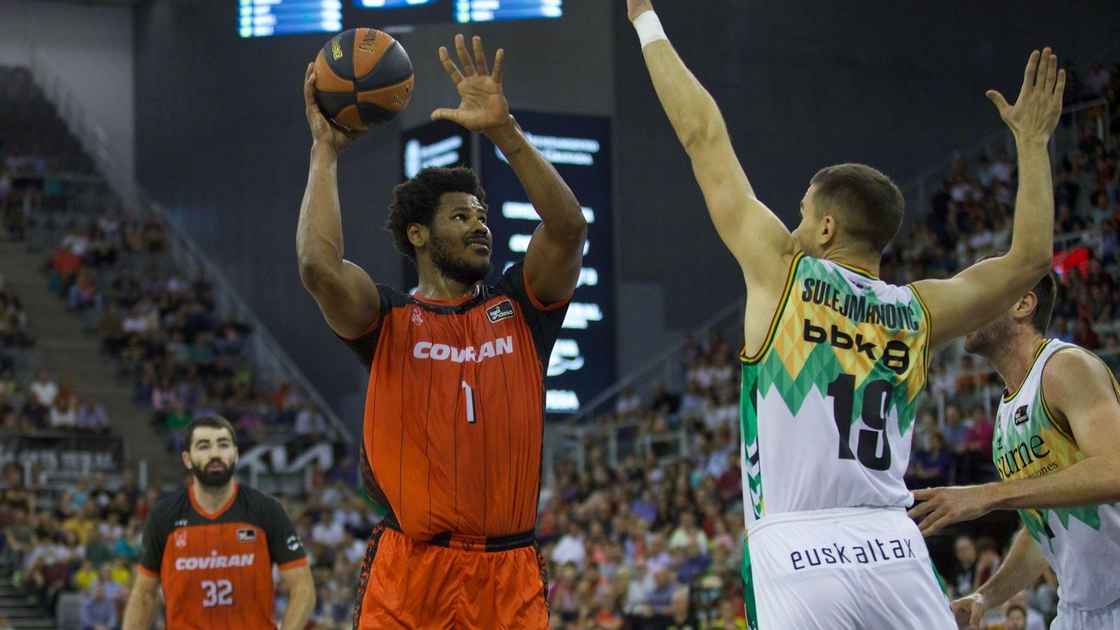 Cristiano Felicio, de lo más destacado.