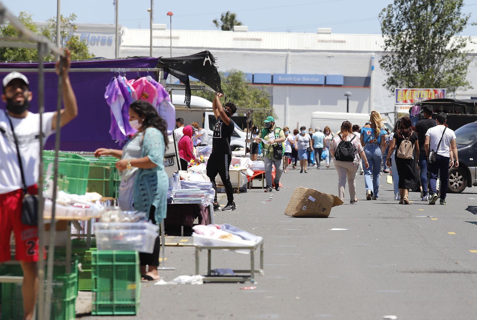 Imágenes del Mercadillo de Huelva en su nueva ubicación