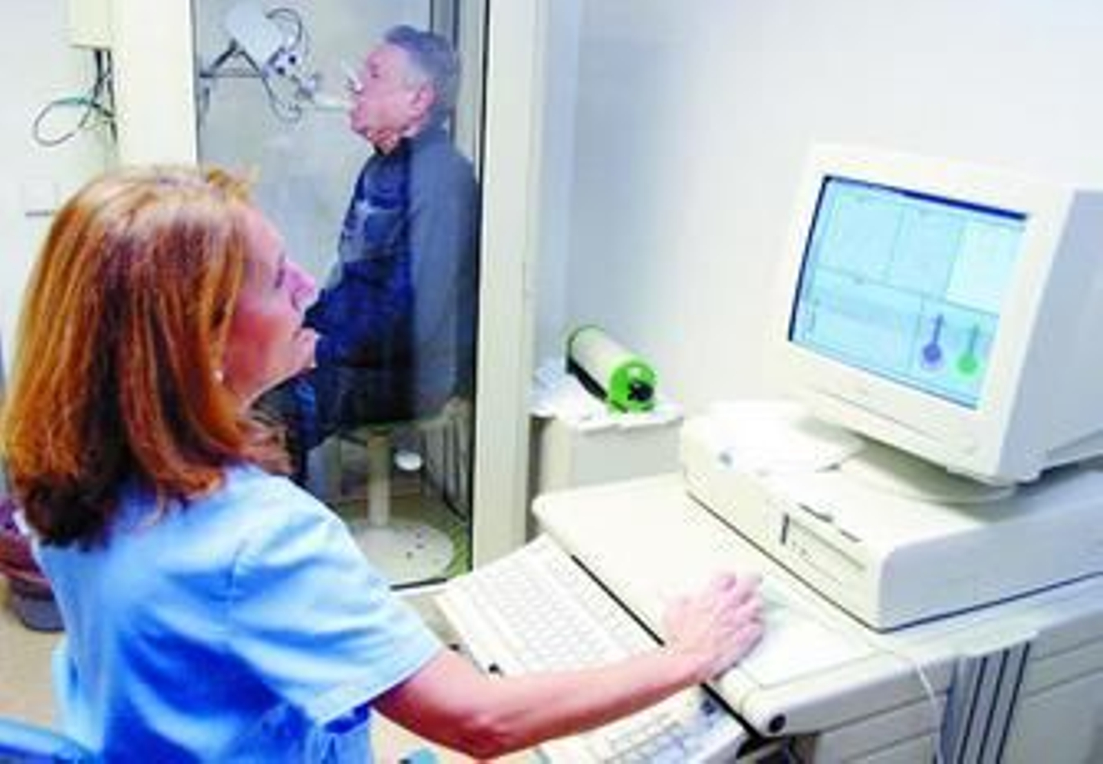 Pruebas en un hospital para conocer la capacidad pulmonar de los pacientes. Pruebas en un hospital para conocer la capacidad pulmonar de los pacientes.