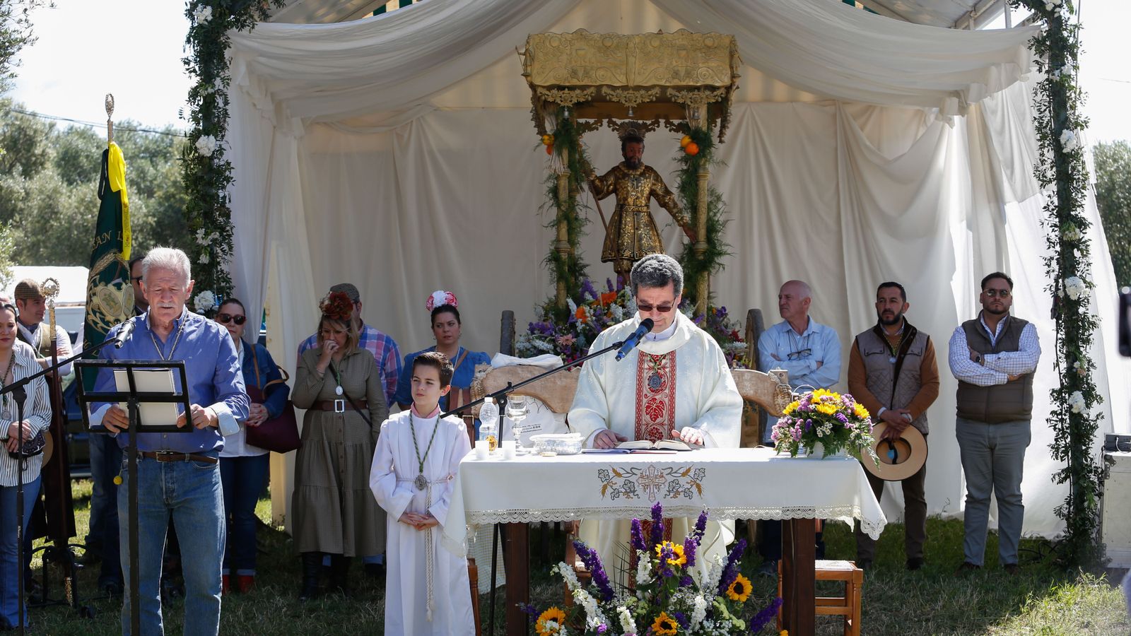 Búscate en las fotos del domingo en la romería de Los Barrios