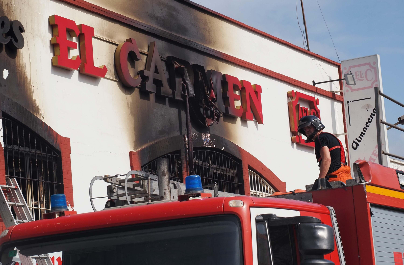 Así han quedado las naves industriales del polígono pesquero de Isla Cristina tras el incendio Así han quedado las naves industriales del polígono pesquero de Isla Cristina tras el incendio