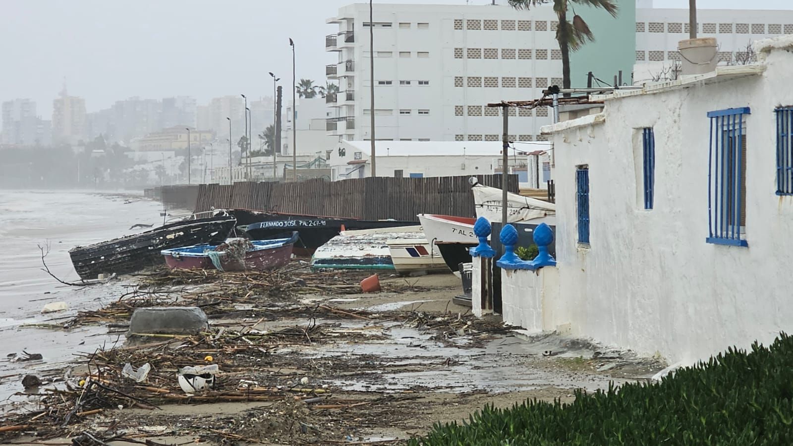 La playa de El Rinconcillo, este domingo.
