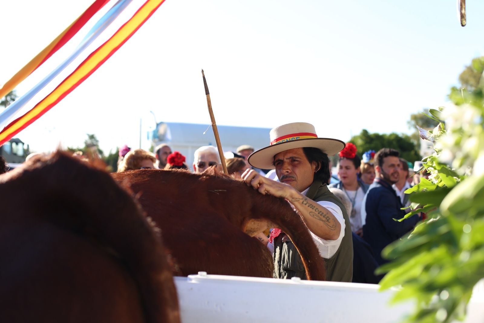 La salida hacia El Rocío de la Hermandad Castrense