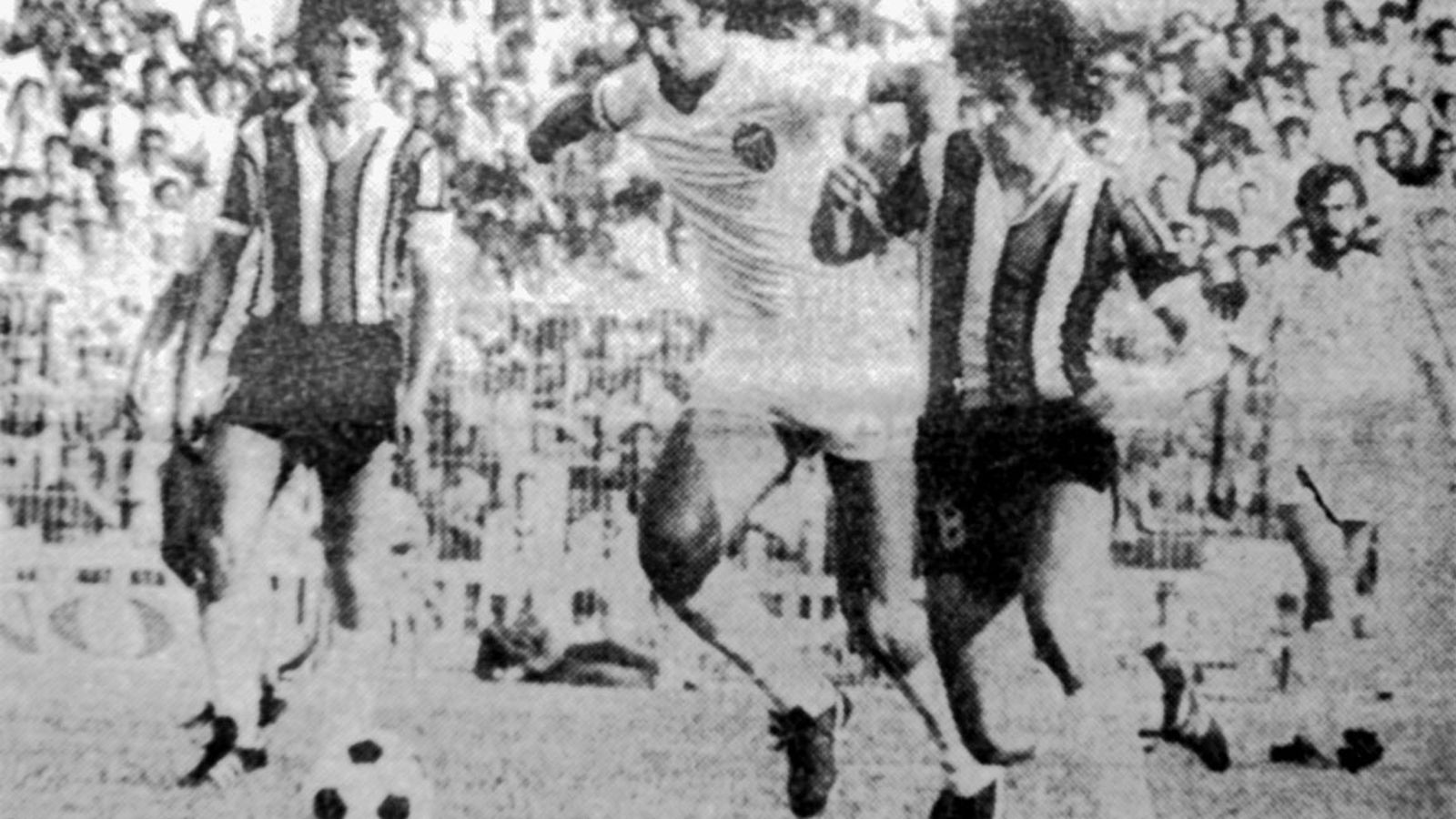Kempes, en una imagen de un partido con el Valencia.