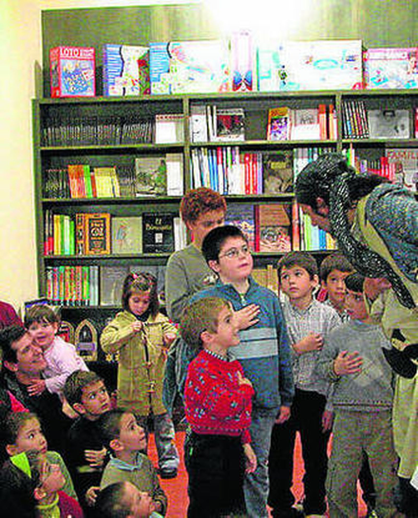 Actividad infantil en Rayuela.