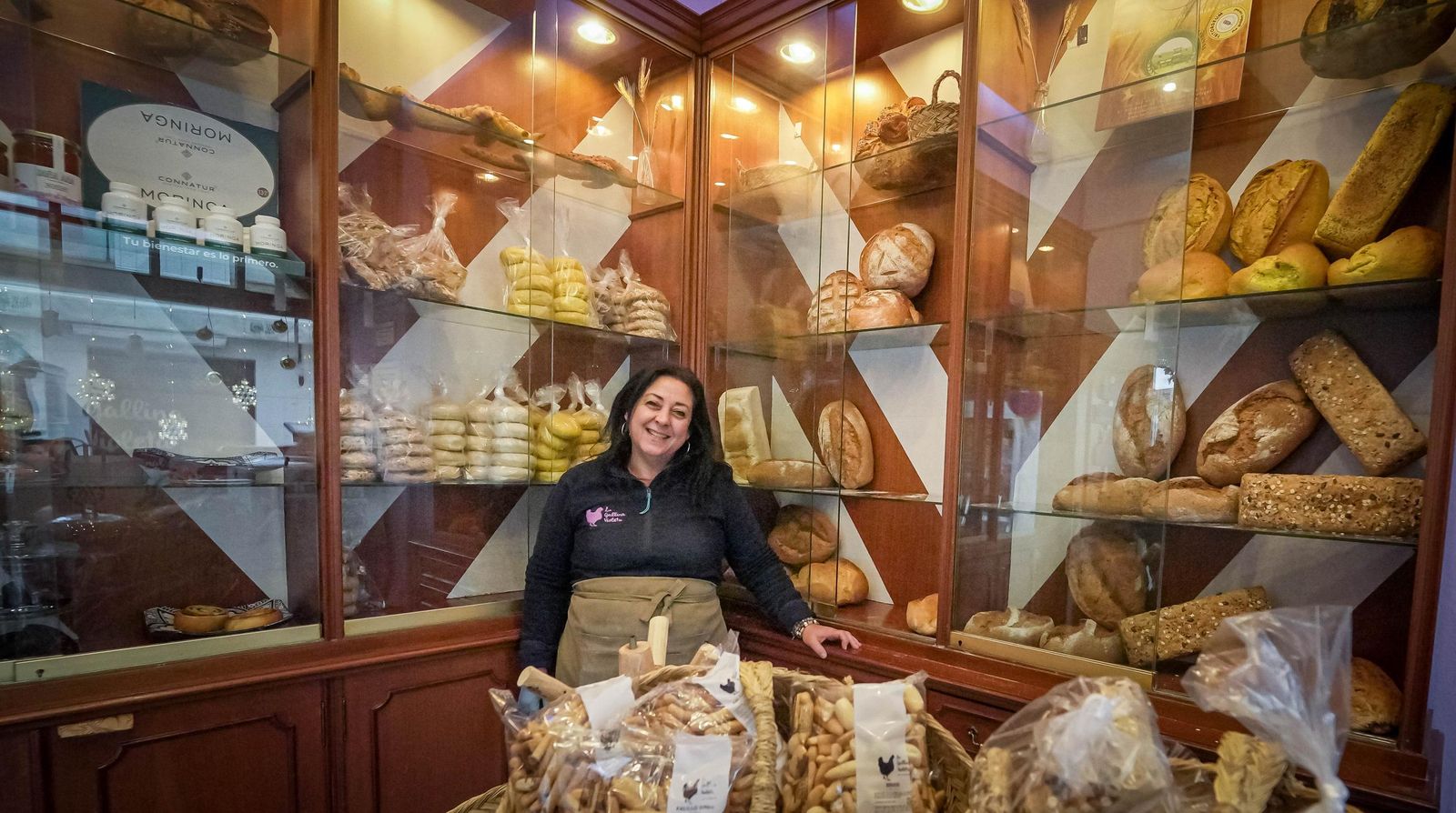 Ana Castro en la tienda de La Gallina Violeta en la calle Tornería.