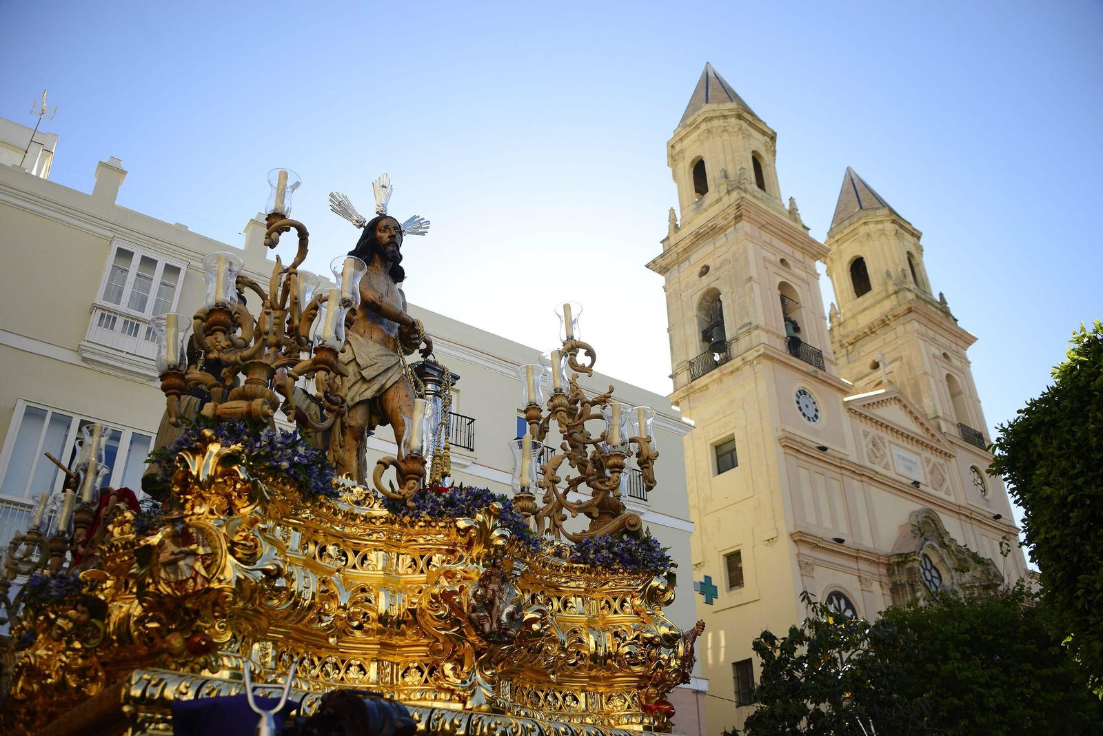 Salida procesional de la hermandad de Columna