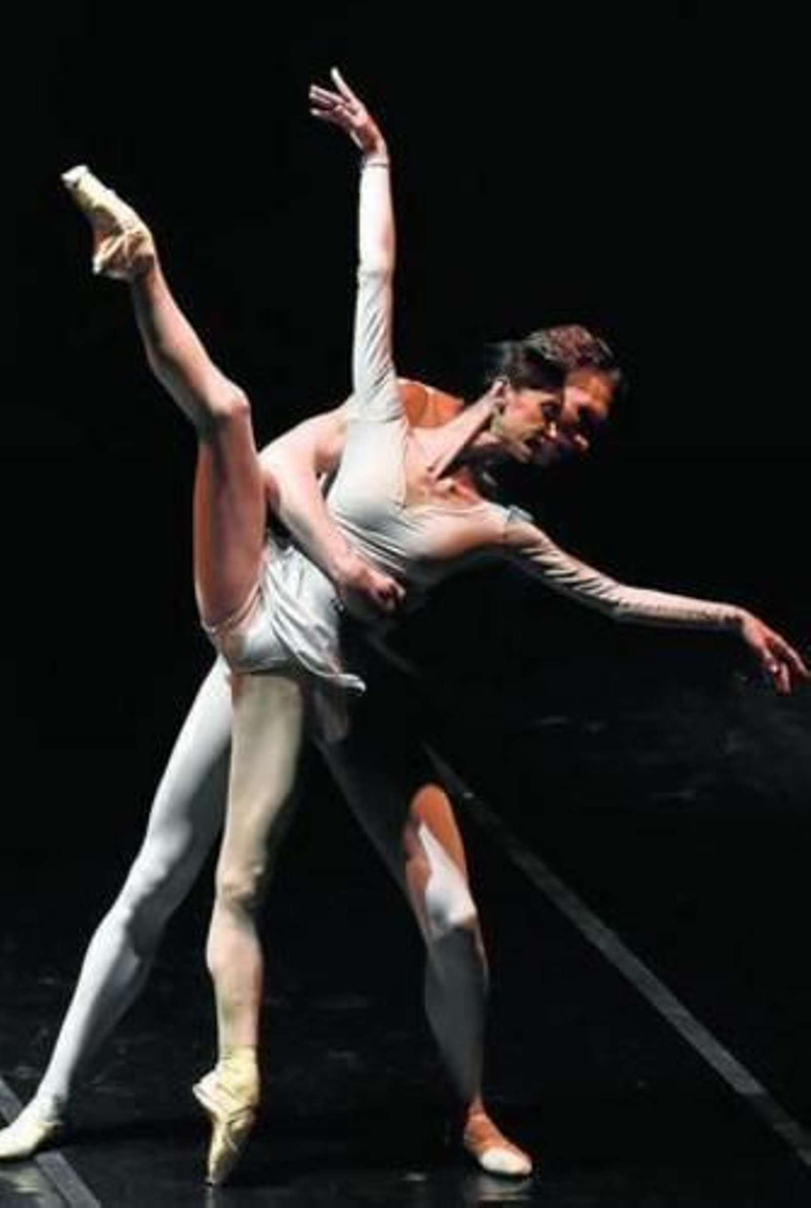 Lucía Lacarra y Marlon Dino bailando 'Tres preludios'.