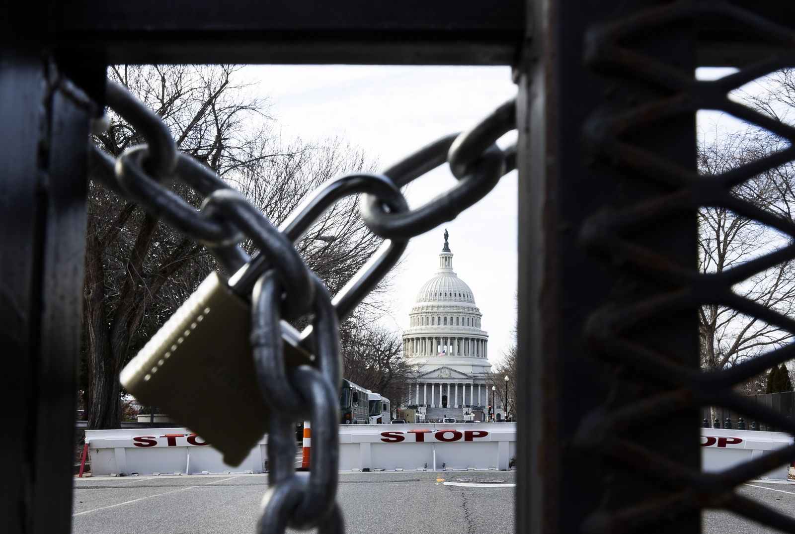Perímetro de seguridad en Washington en torno al Capitolio.