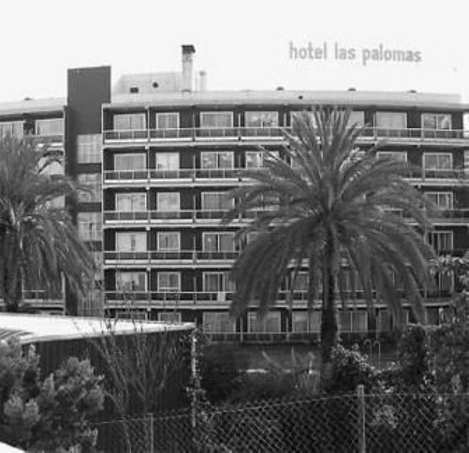 Fachada exterior del hotel Las Palomas.