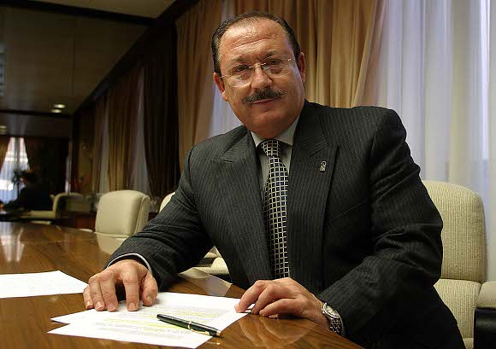 El ex delegado provincial de Empleo lidera una moción de censura contra la ejecutiva del PSOE de Motril