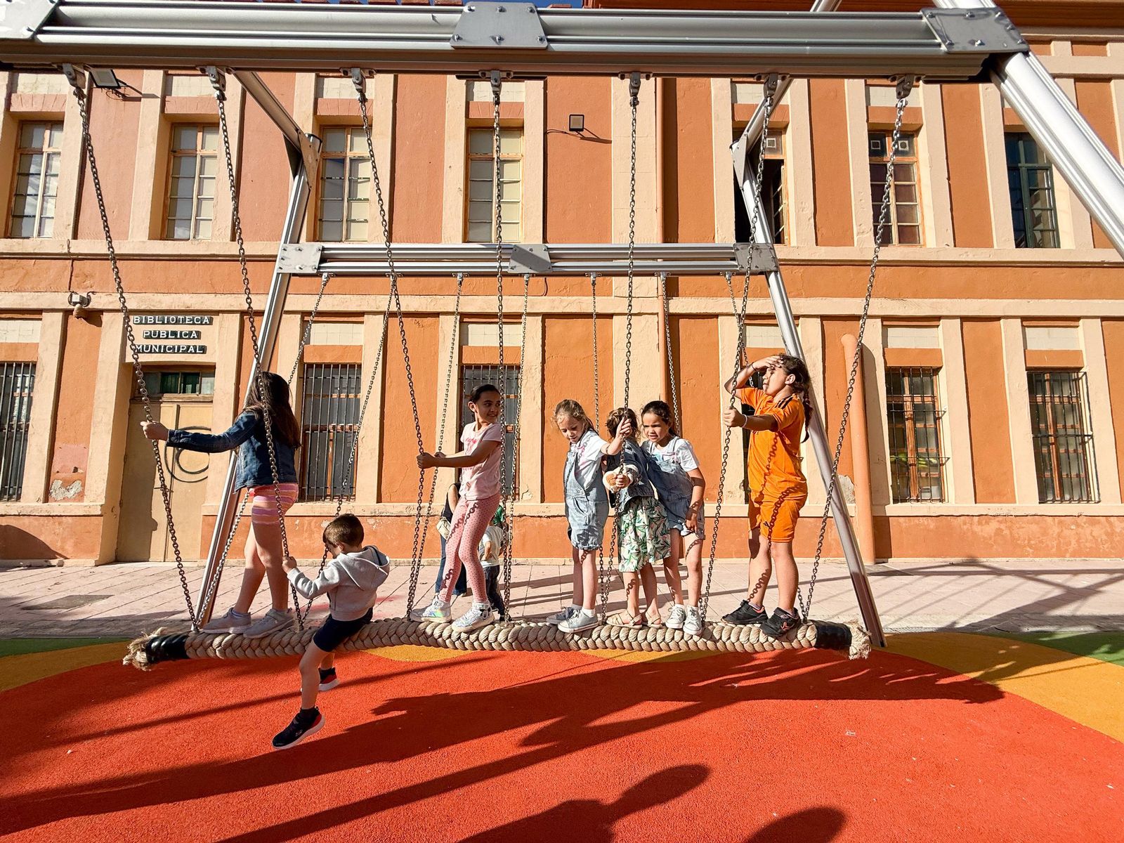 Las fotos de la inauguración del nuevo parque infantil junto al Conservatorio de La Línea