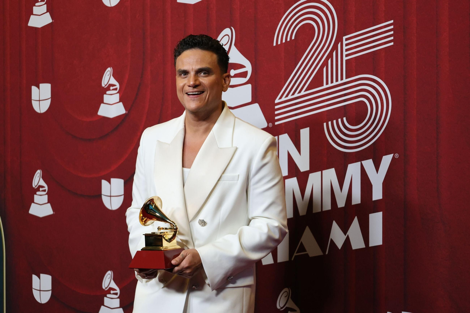 Todos los famosos, tendencias y curiosidades en la alfombra roja de la 25 edición de los Grammy Latinos