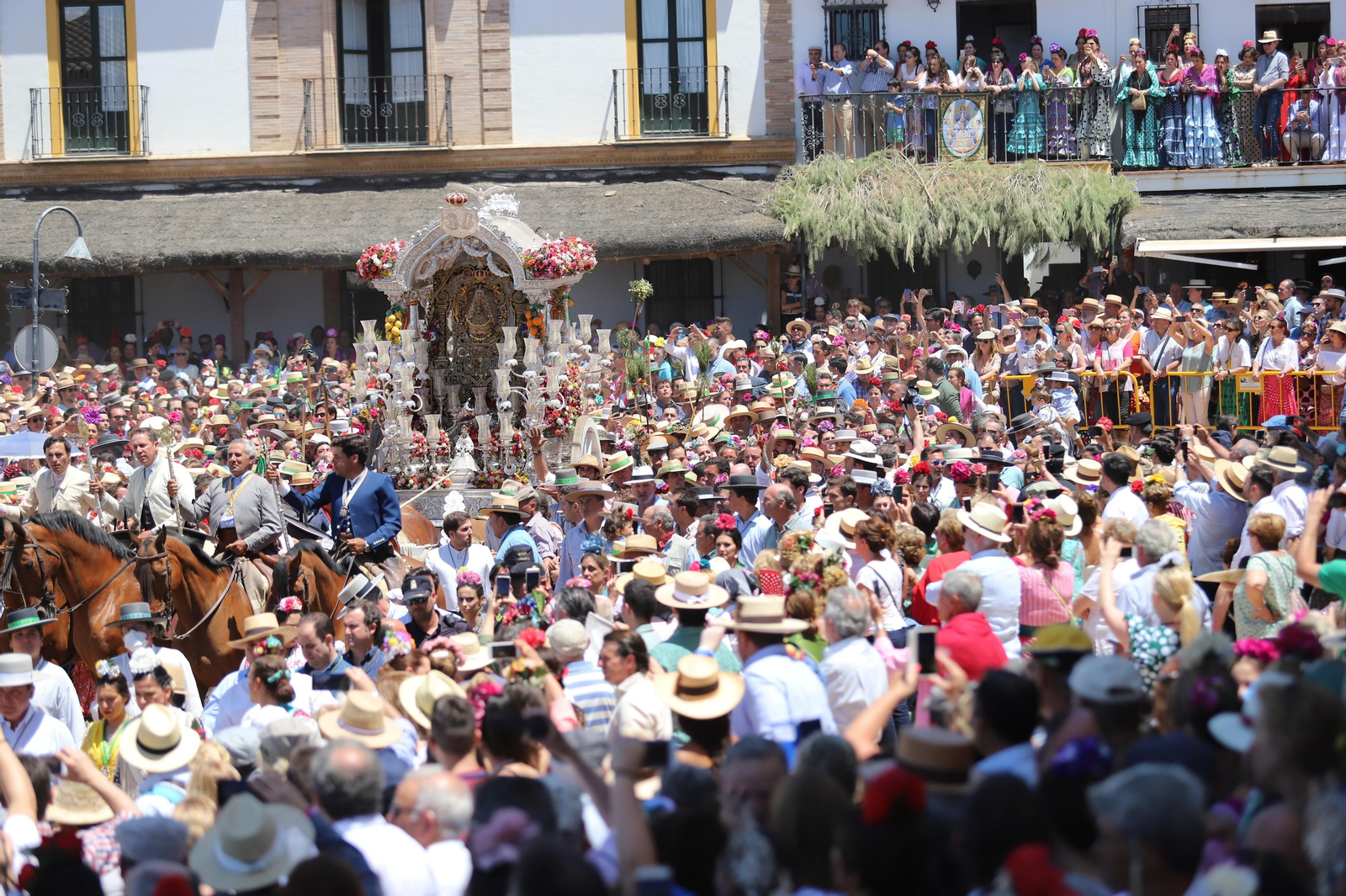 Imágenes de la presentación de las  Hermandades filiales  del sábado en el Rocío