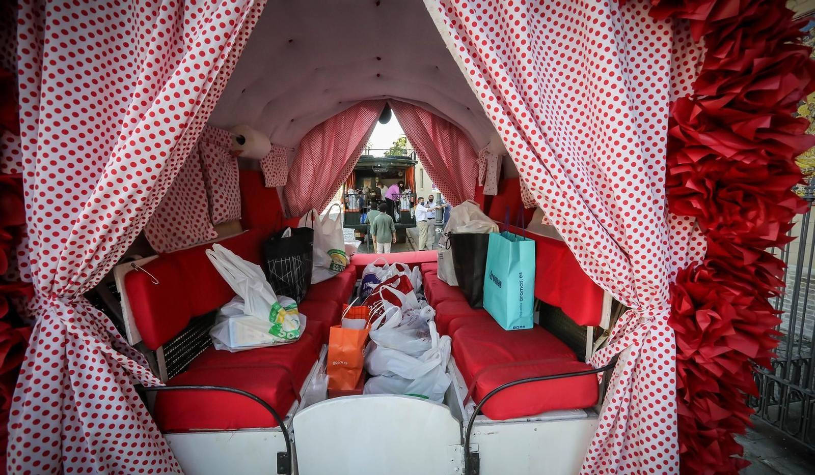La Hermandad del Rocío de Jerez recoge alimentos para Cáritas