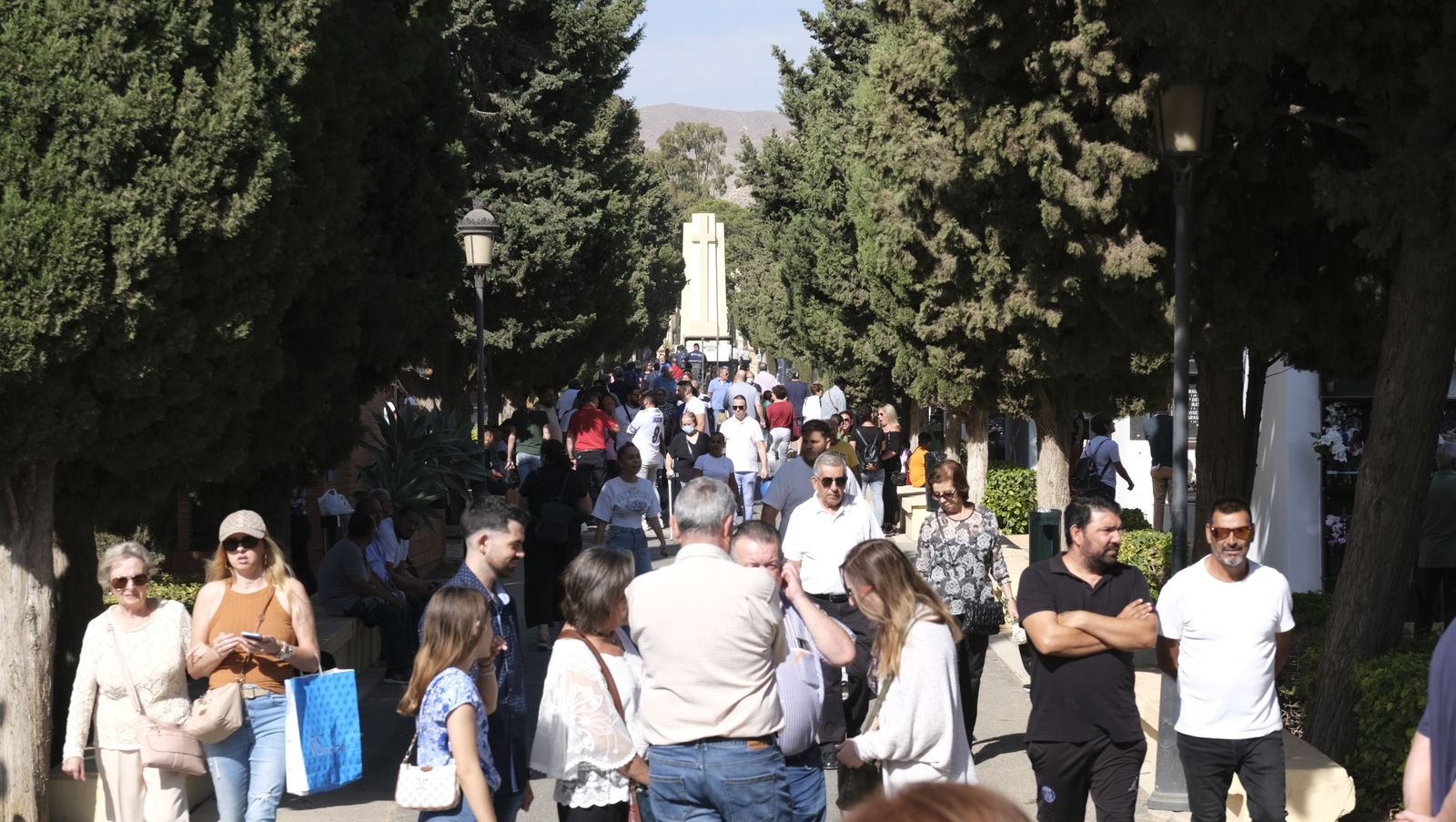 Imágenes del Día de Todos los Santos en el Cementerio de San José de Almería