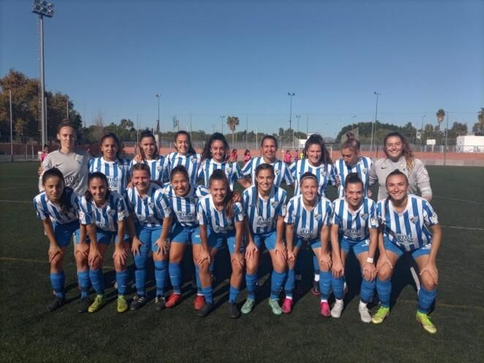 El Málaga CF Femenino en el campo del Roma Luz.