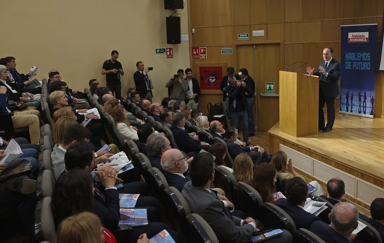 Imágenes de la presentación de la revista Andalucía Económica en Algeciras