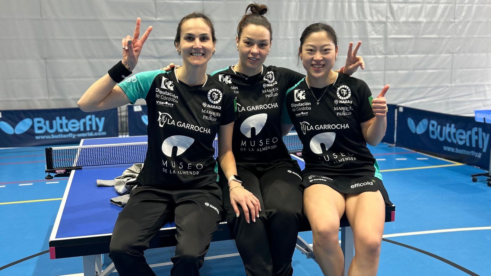 Las palistas prieguenses celebran su triunfo.