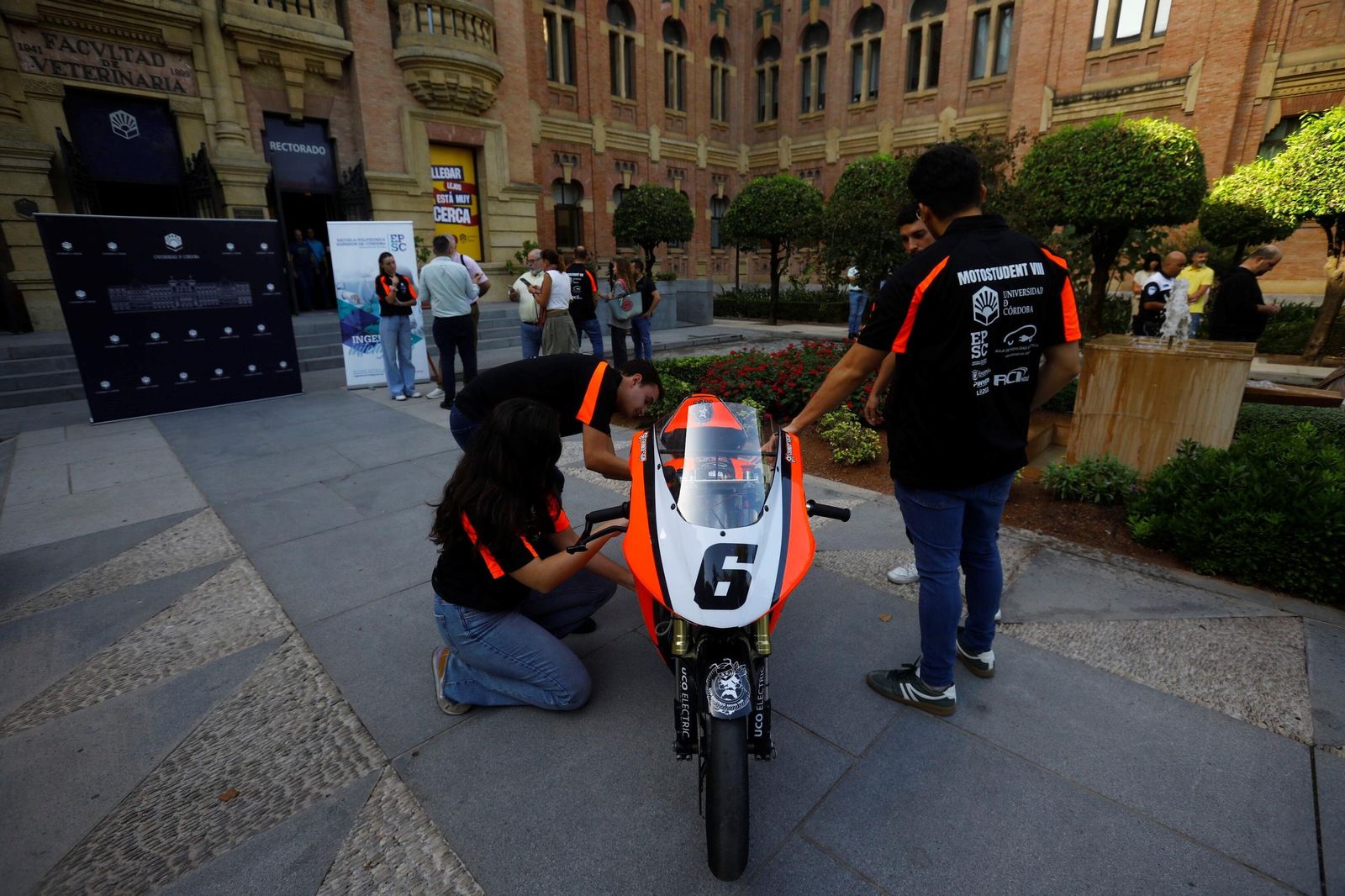 La presentación de la moto desarrollada por estudiantes de Córdoba, en imágenes