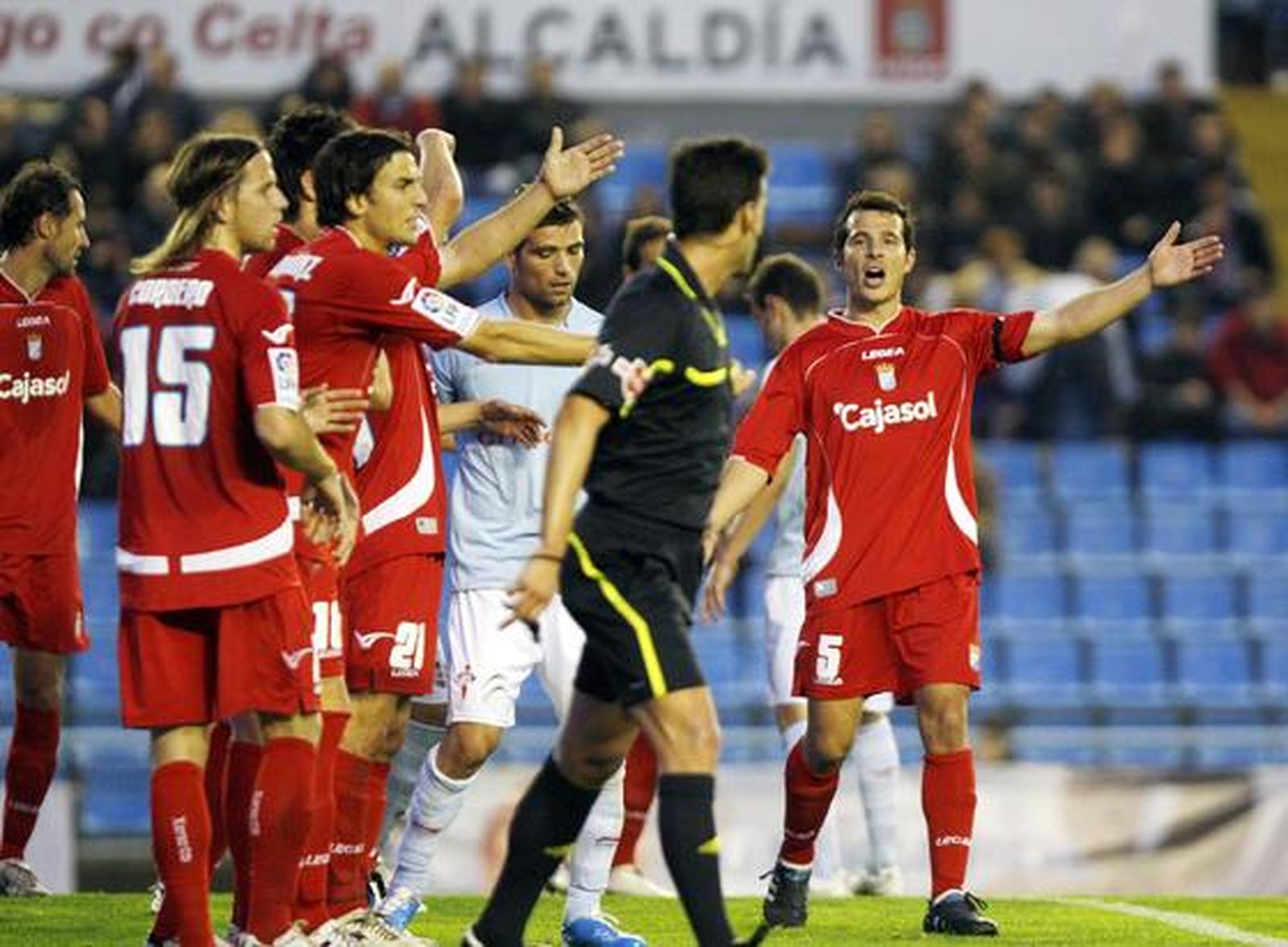 El equipo azulino, que jugó hasta el final con el marcador en contra, consiguió salvar un punto en el último minuto con un gol de Mario Bermejo

Foto: LOF