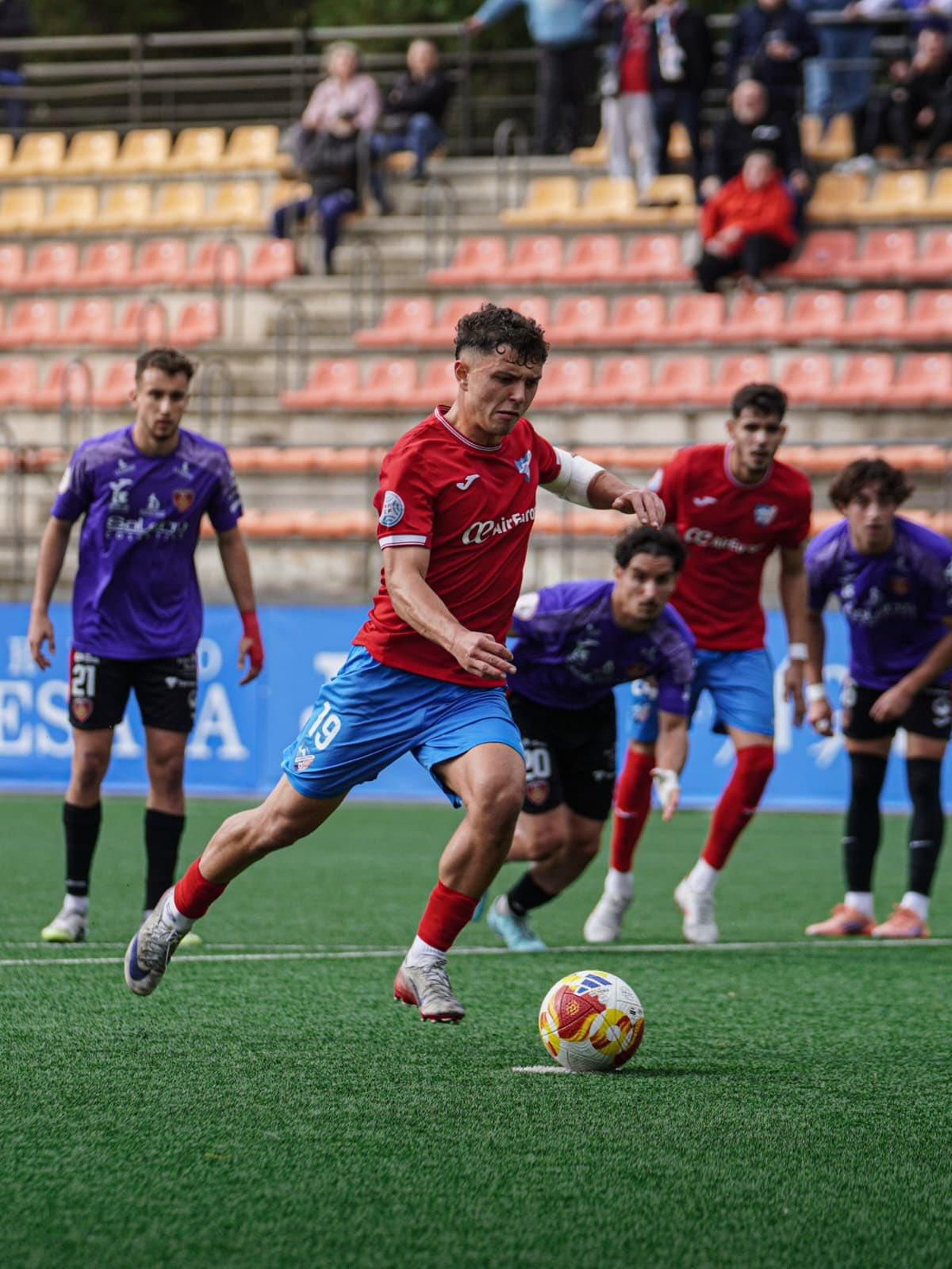Roi Tato, en la acción del penalti del 1-0.