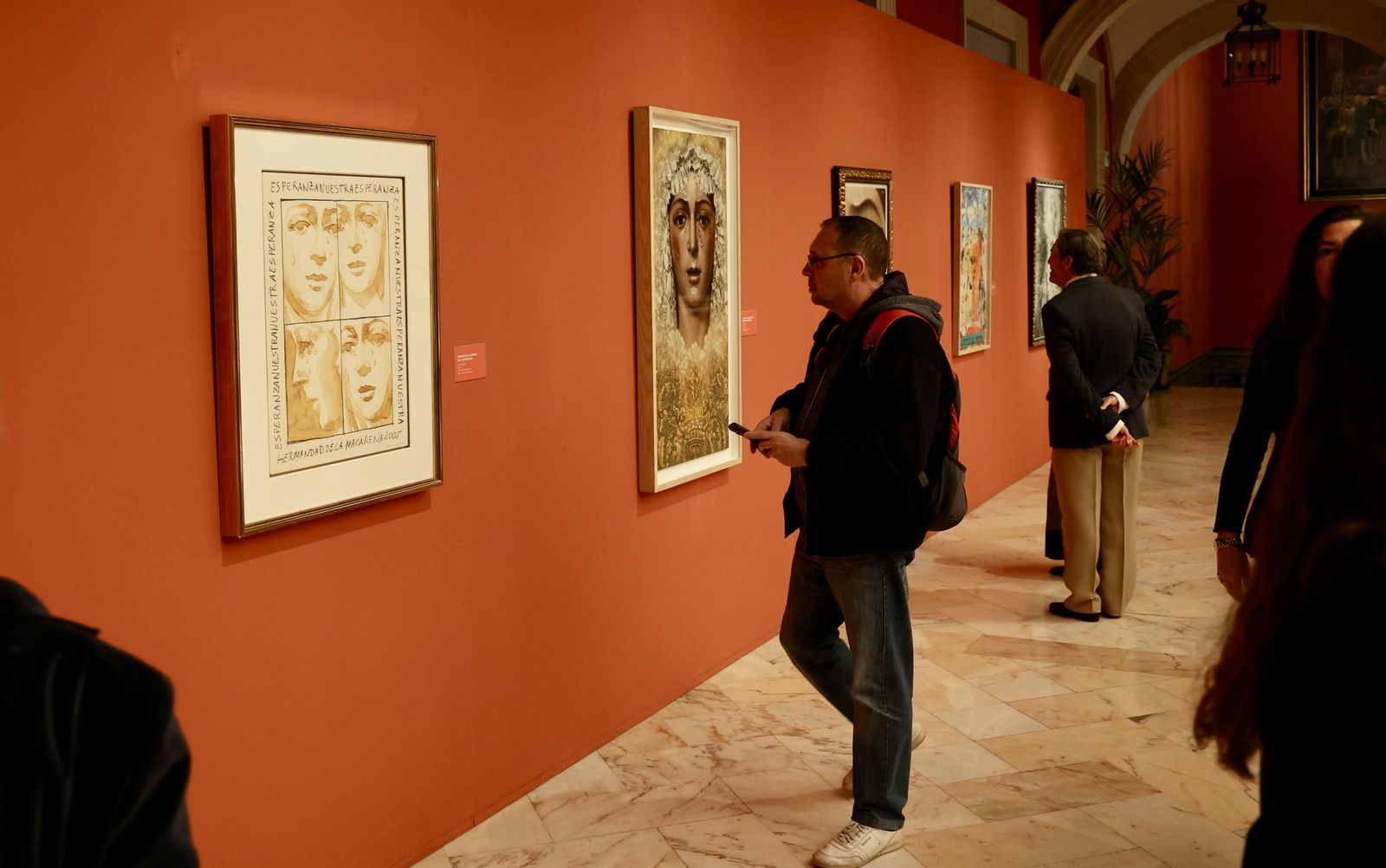 Exposición Ofrenda. Rosa. Corona. Beso