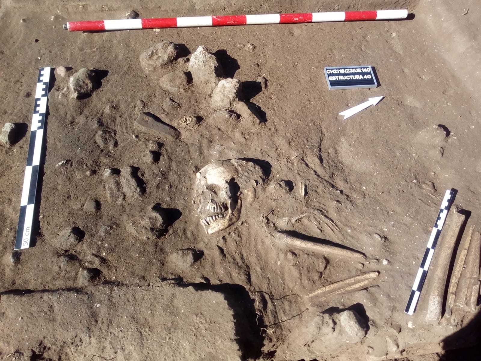 Uno de los enterramientos indidivuales que ha salido a la luz junto al campo de hockey.