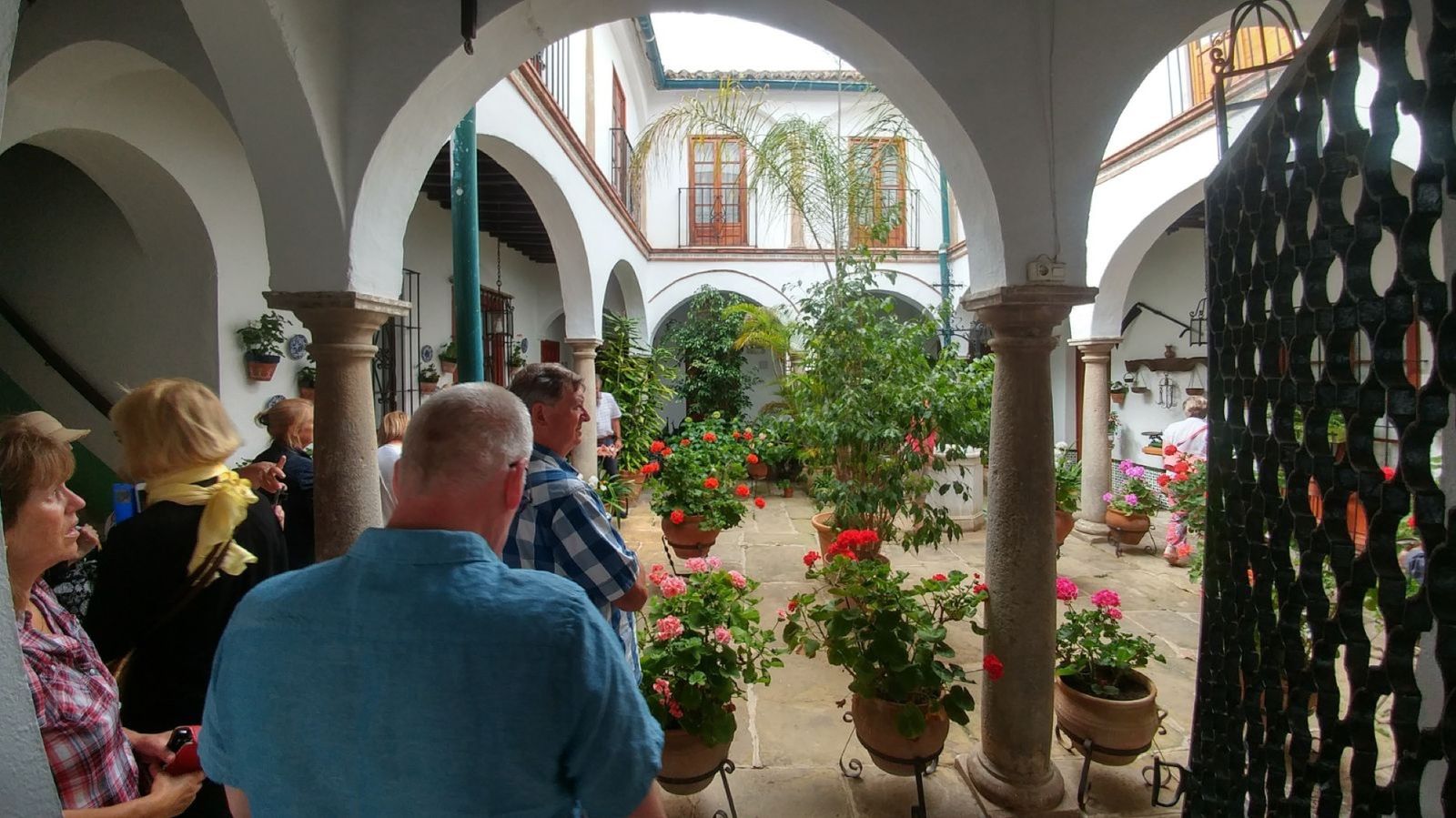 Una visita guiada a un patio de San Roque en años anteriores.