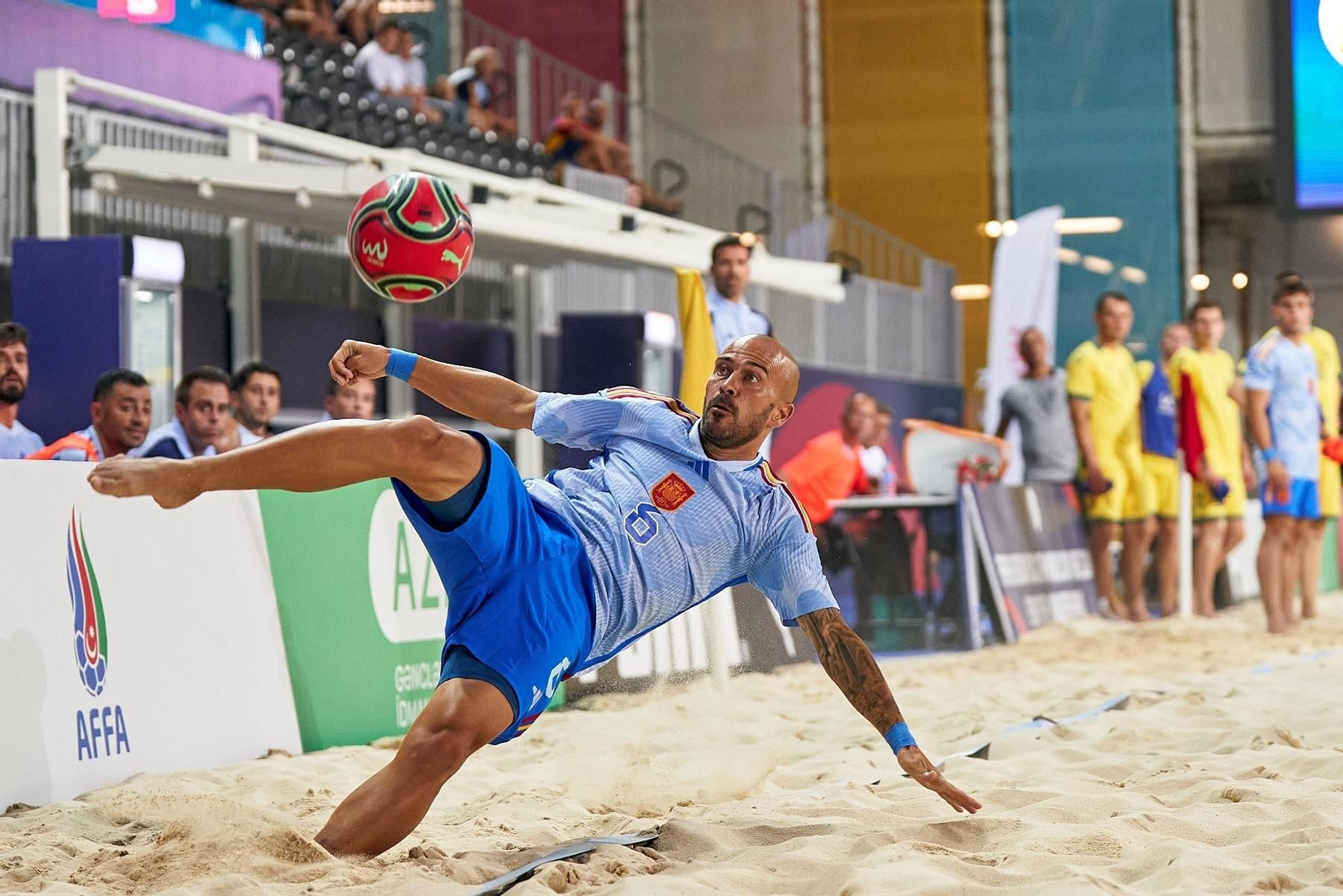 Uno de los jugadores de la Selección Española de fútbol playa. Uno de los jugadores de la Selección Española de fútbol playa.