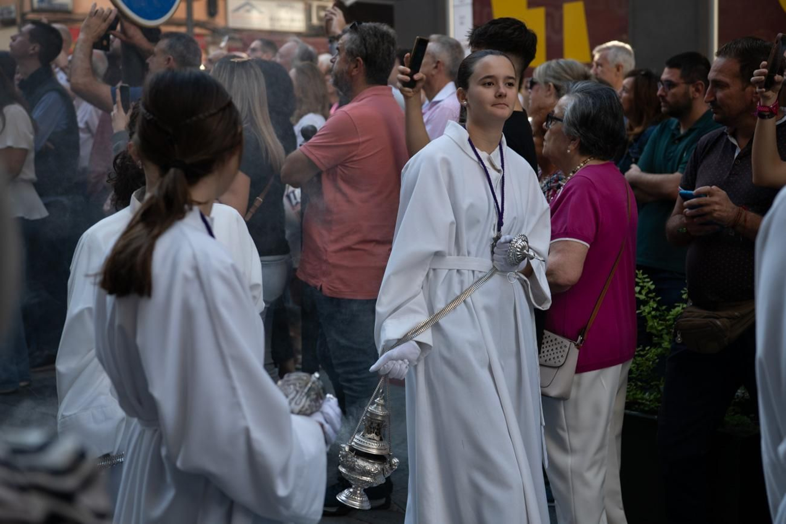 El pueblo de Jaén abraza con solemnidad a El Abuelo en la Magna, en imágenes