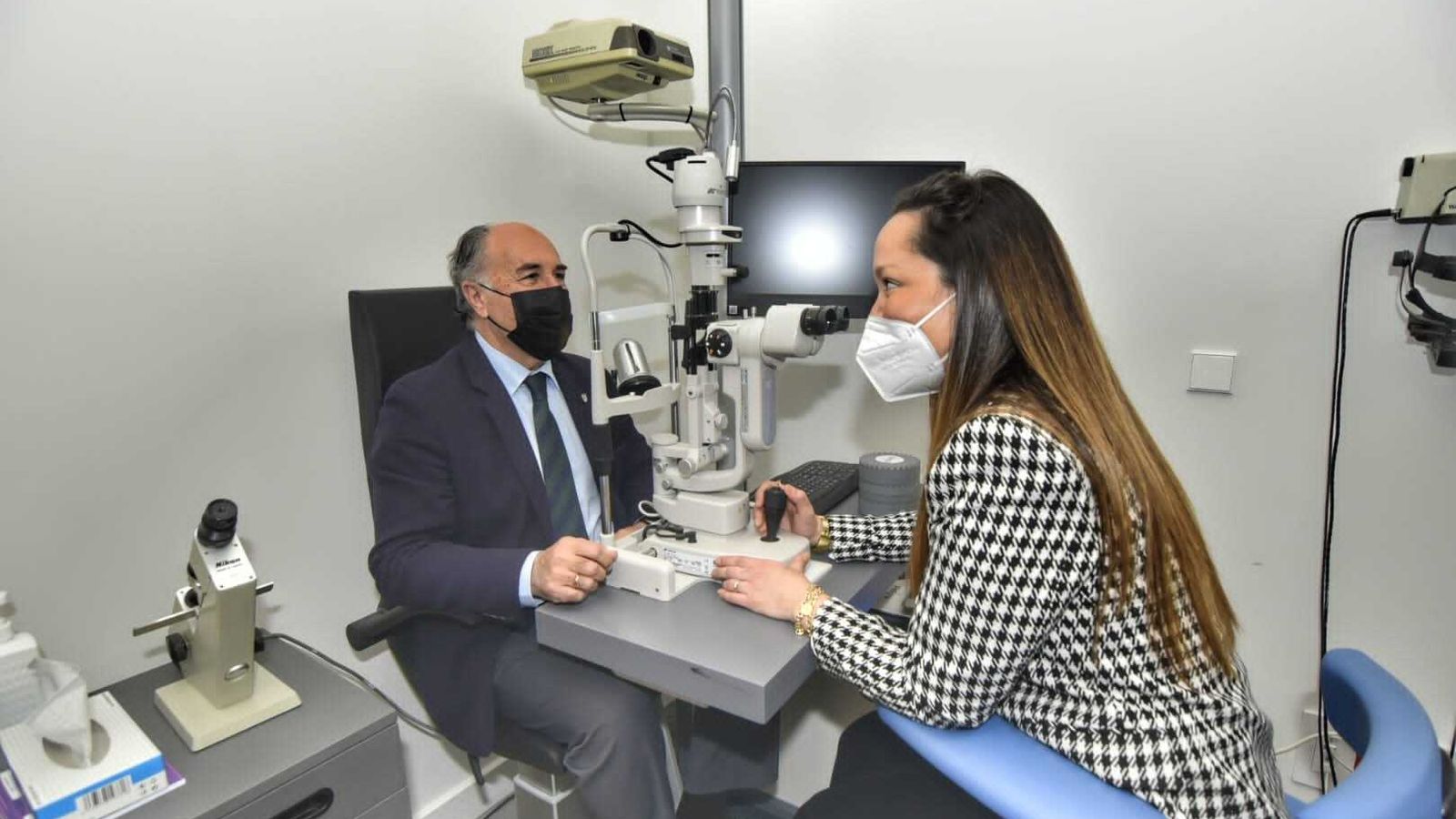 El Alcalde de Algeciras José Ignacio Landaluce  y la dra. Ana Camacho, actual directora médica de Miranza Algeciras y La Línea.