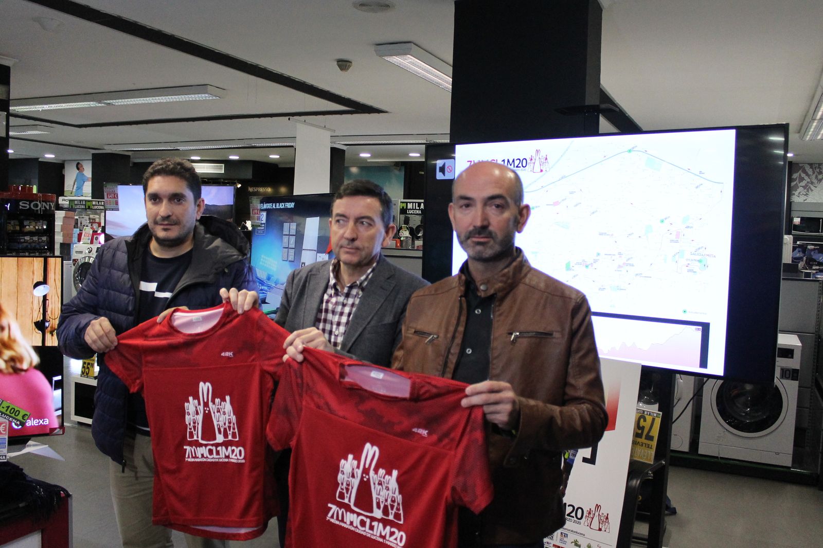 Presentación de la camiseta de la VII Media Maratón Ciudad de Lucena.