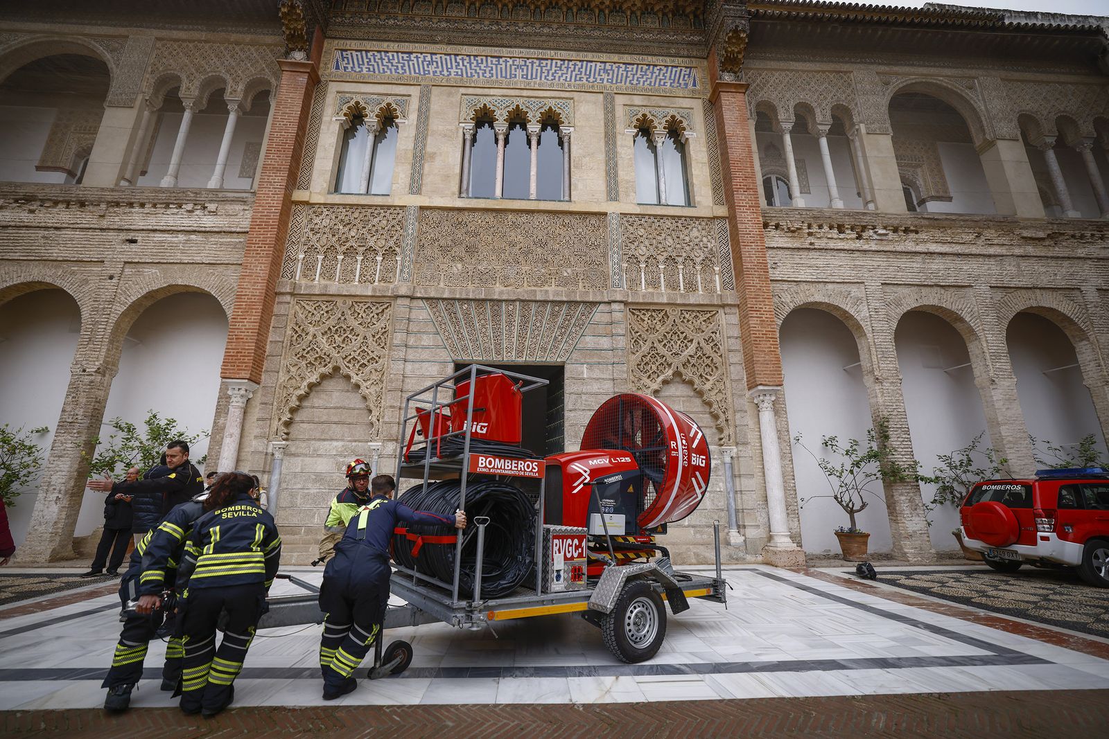 Las imágenes del simulacro de incendio en el Alcázar de Sevilla