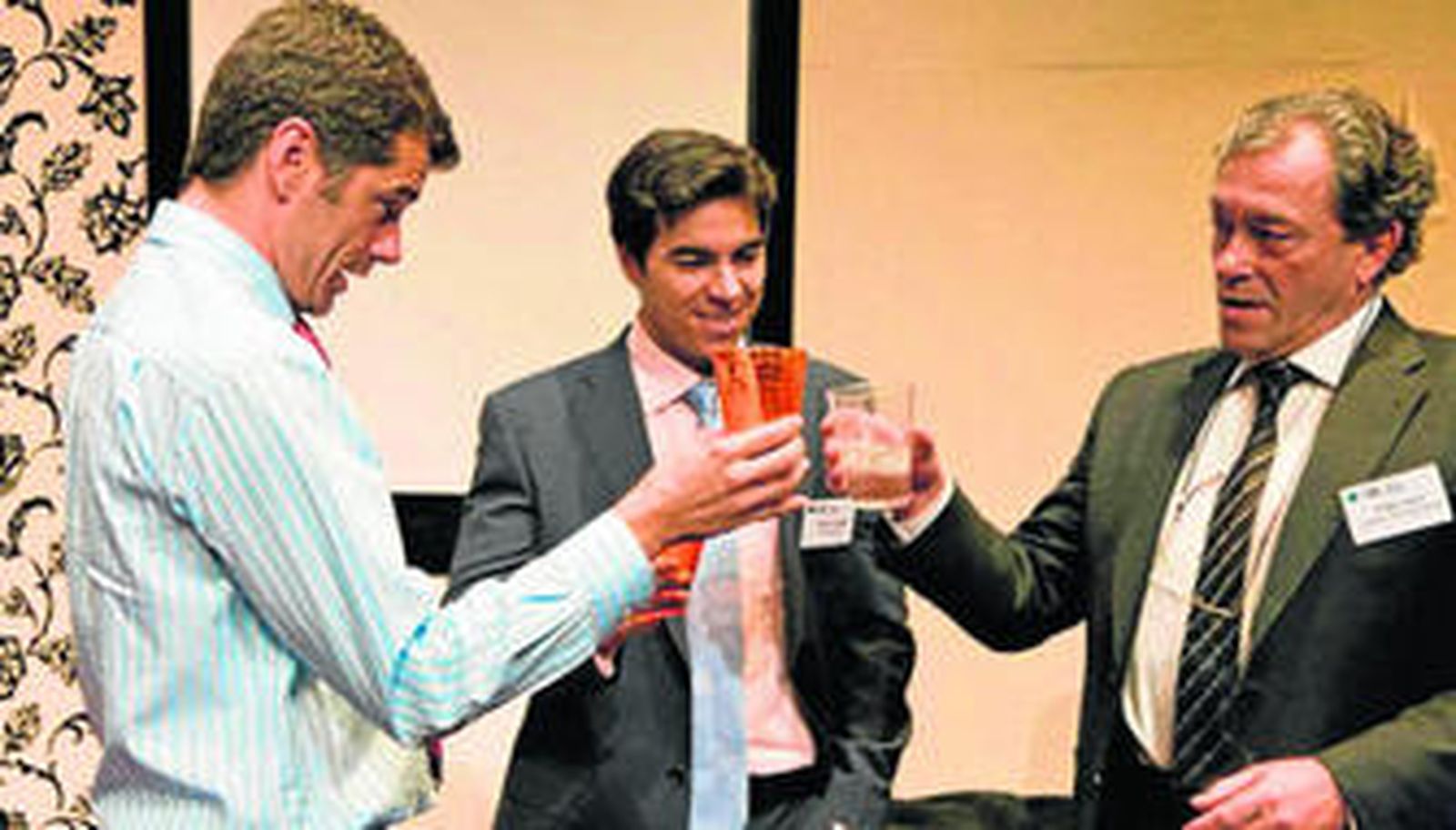 La del viernes es una obra ácida, irónica y mordaz, pero profundamente reflexiva sobre los tiempos en que vivimos