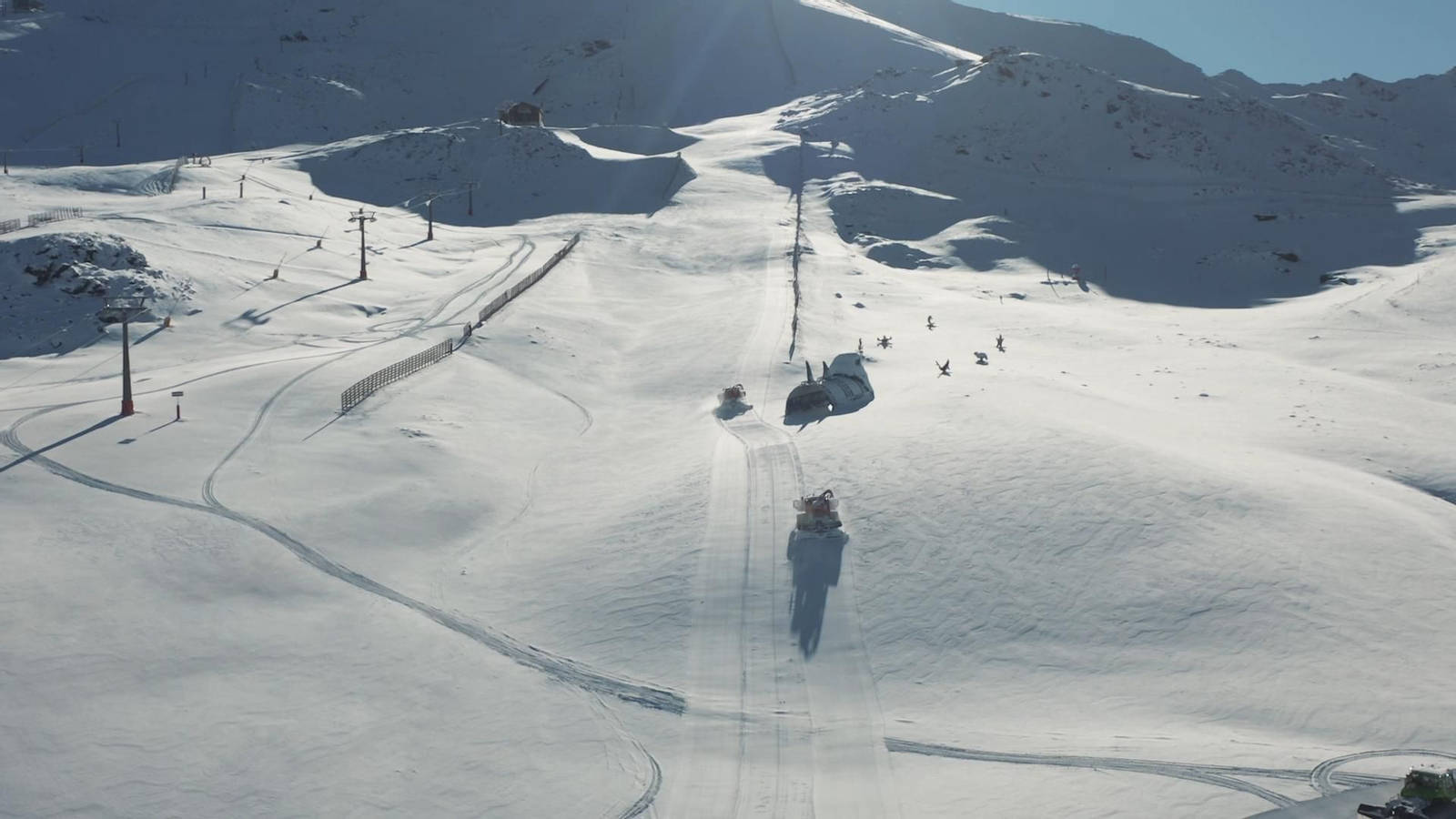 Sierra Nevada se tieñe de blanco a la espera del arranque de la temporada de esquí 2025-2026