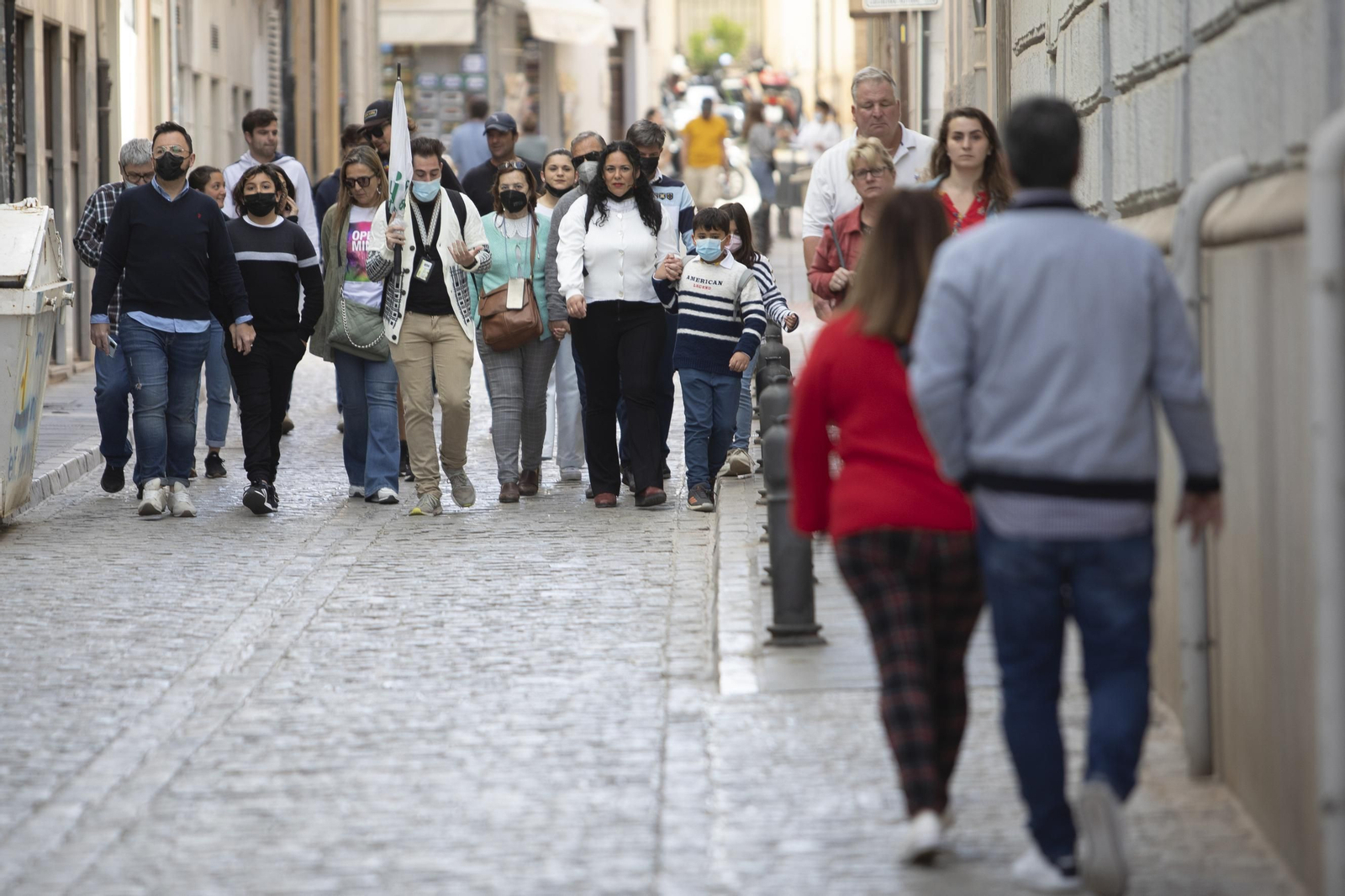 Ambiente y turistas en Granada capital.