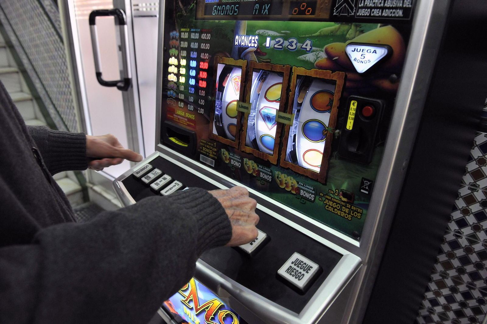 Imagen de archivo de una máquina tragaperras.