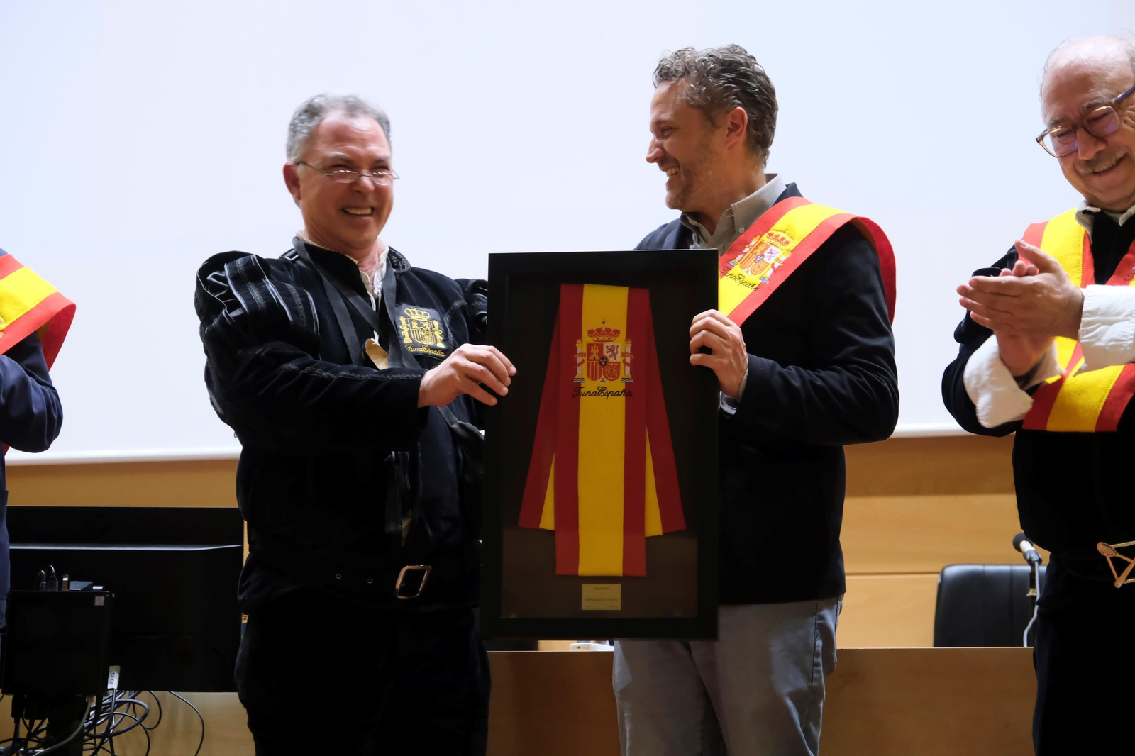 La Tuna España entrega la Medalla de Oro a la Universidad de Córdoba, en imágenes