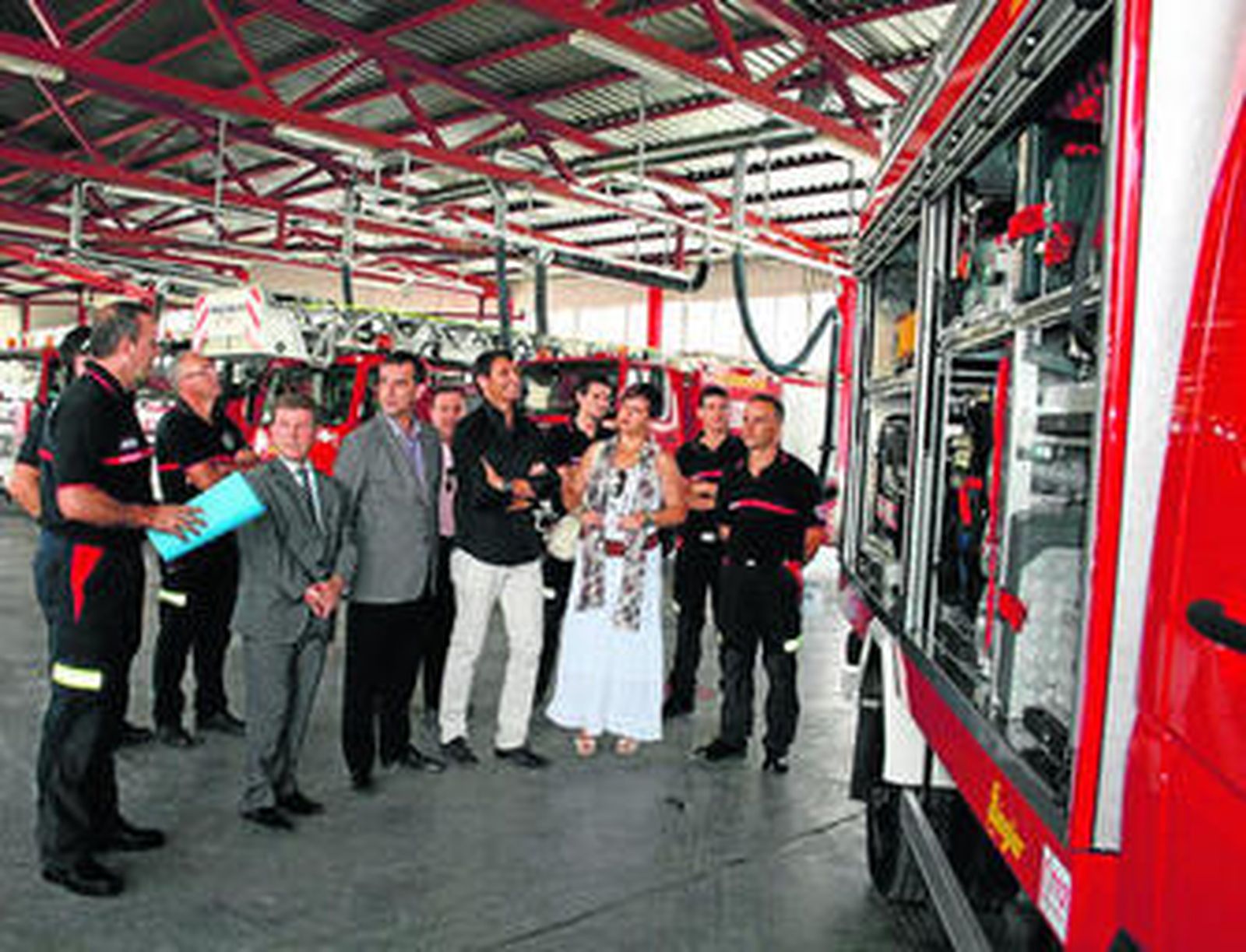 El parque de bomberos de Baza dispone desde ayer de un nuevo vehículo.